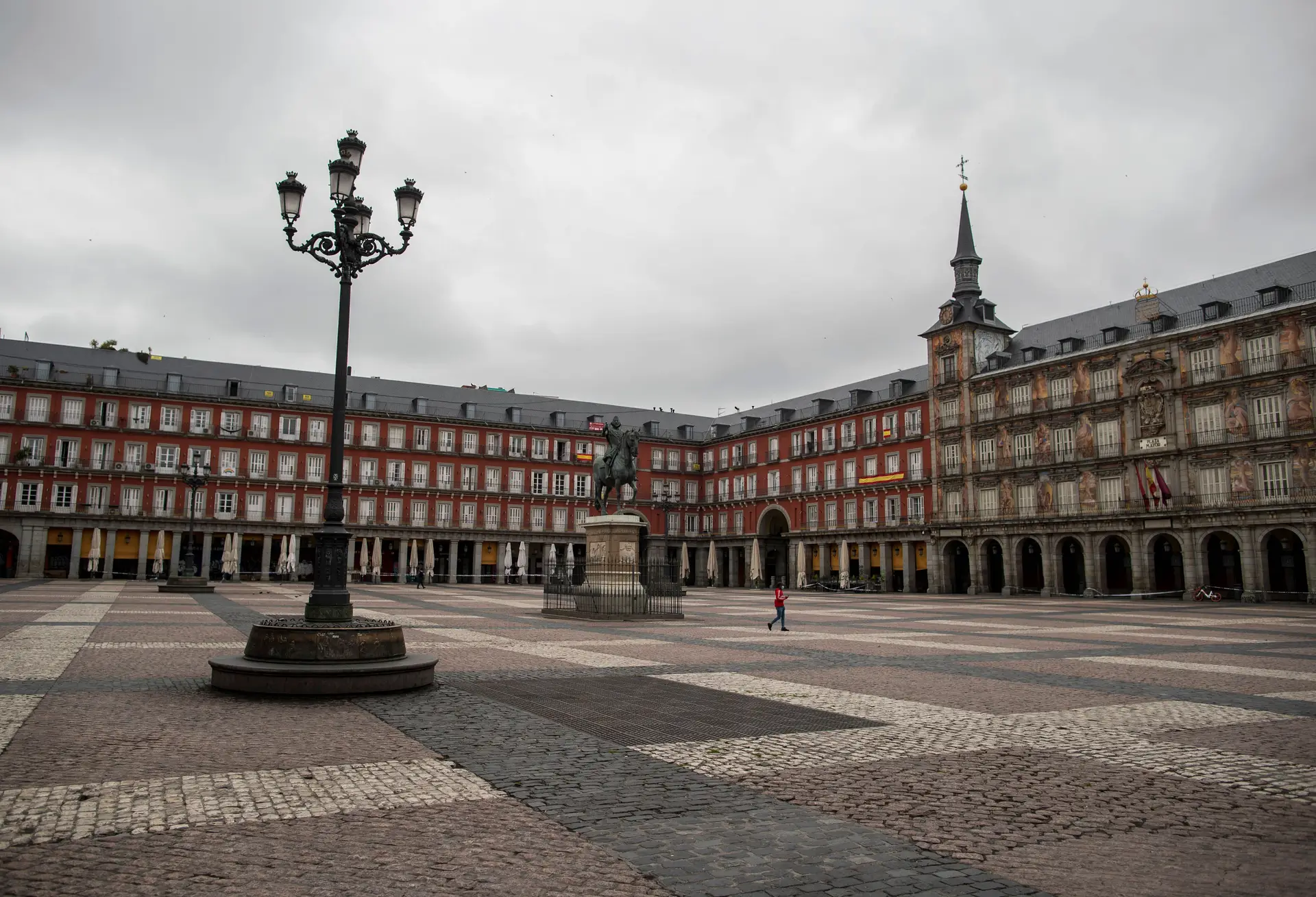 Governo espanhol decreta estado de emergência em Madrid