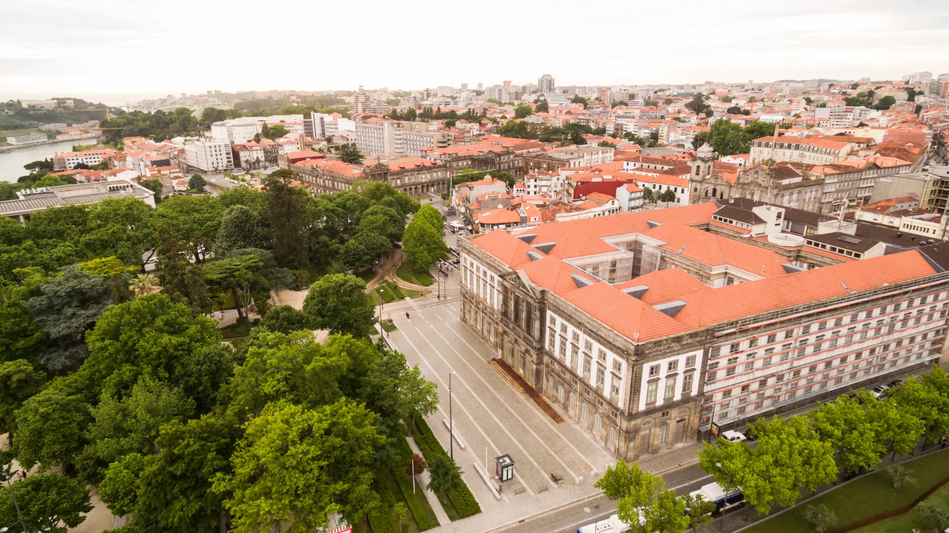 Subiu para 79 o número de alunos de erasmus da U. Porto infetados com covid-19