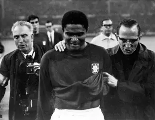 Foto de archivo del 26 de julio de 1966. Eusébio en la semifinal del Mundial entre Inglaterra y Portugal. 