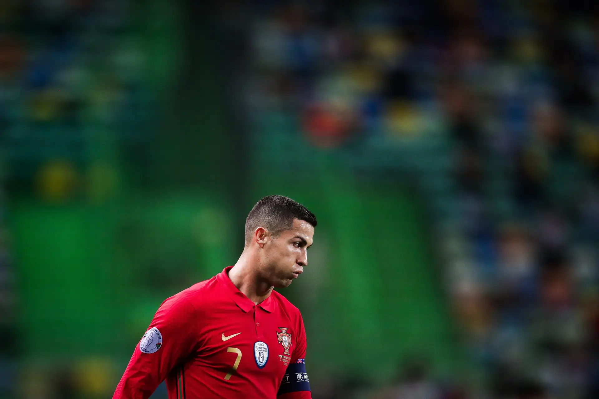 Cristiano Ronaldo testa positivo à Covid-19
