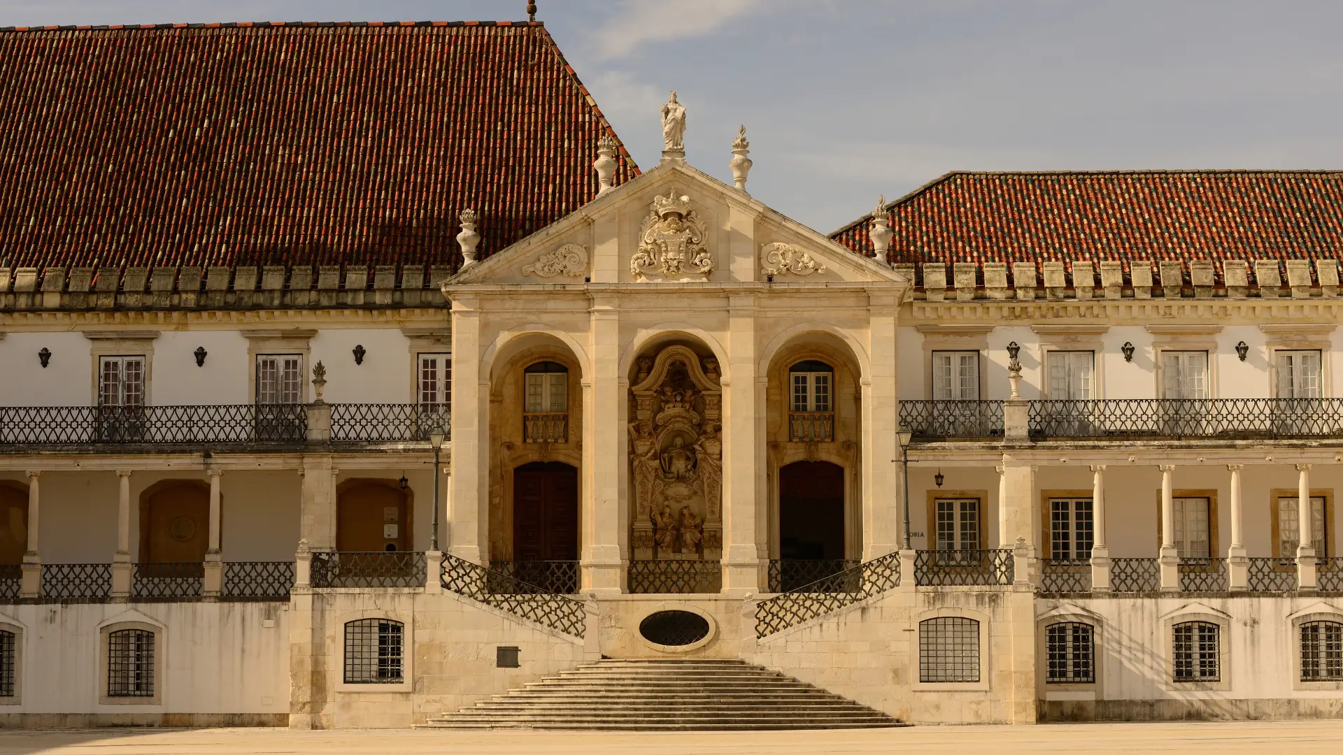 Veteranos suspendem praxe em Coimbra para que "euforia social" sossegue