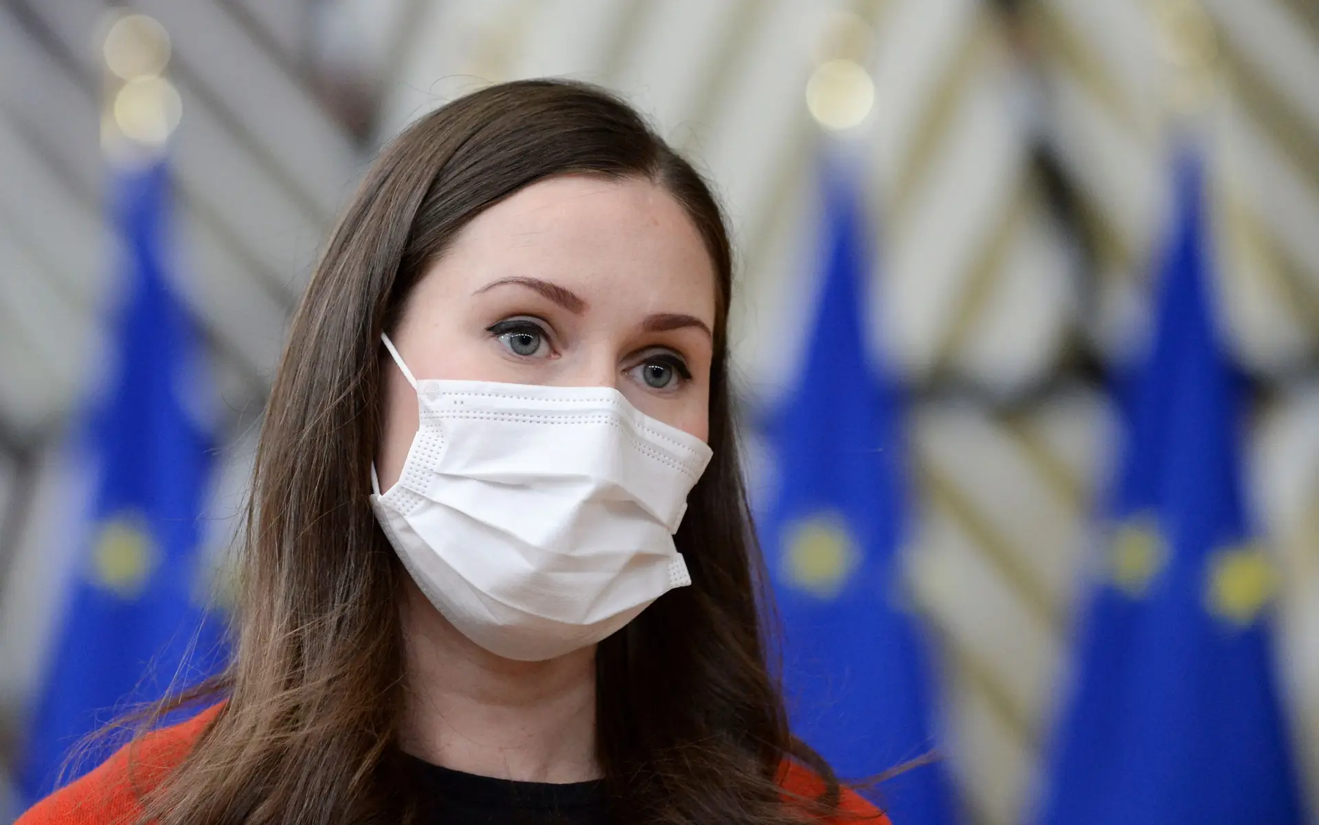 Primeira-ministra finlandesa abandona Conselho Europeu por ter contactado com infetado