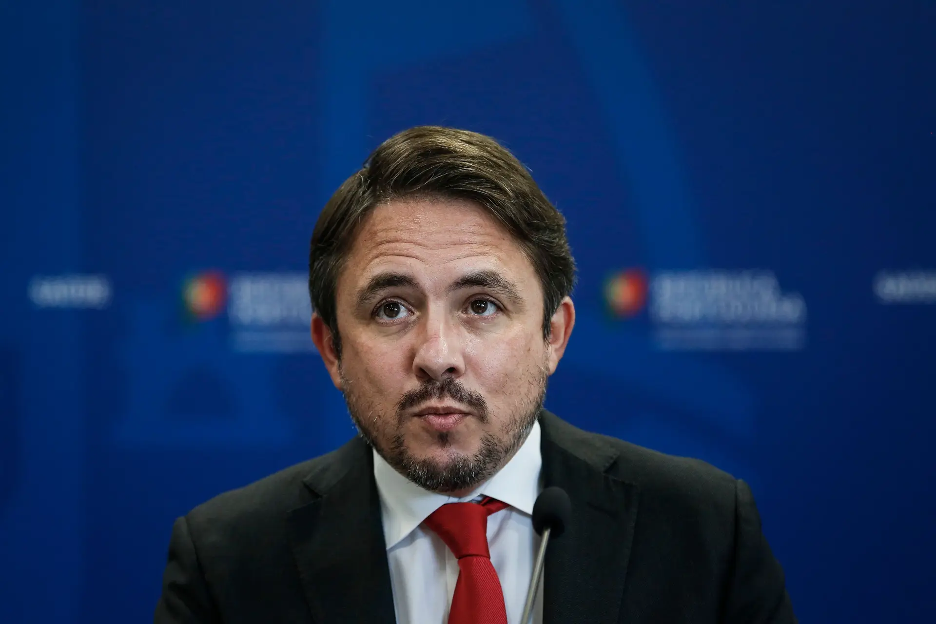 É preciso "planear o futuro" para uma eventual quarta dose da vacina