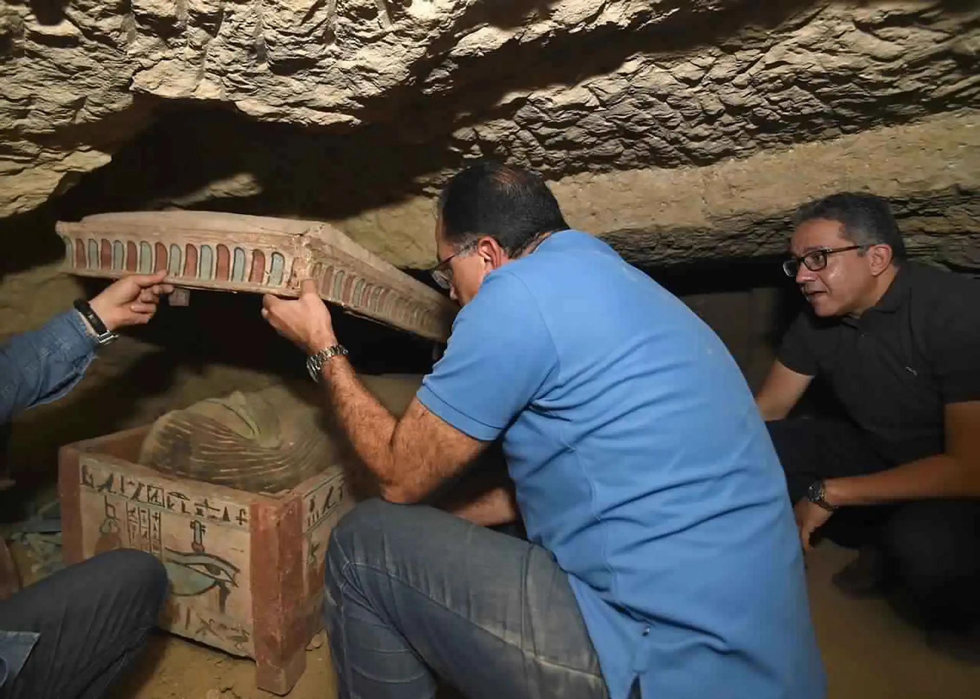 Egito anuncia descoberta de sarcófagos com mais de 2.500 anos