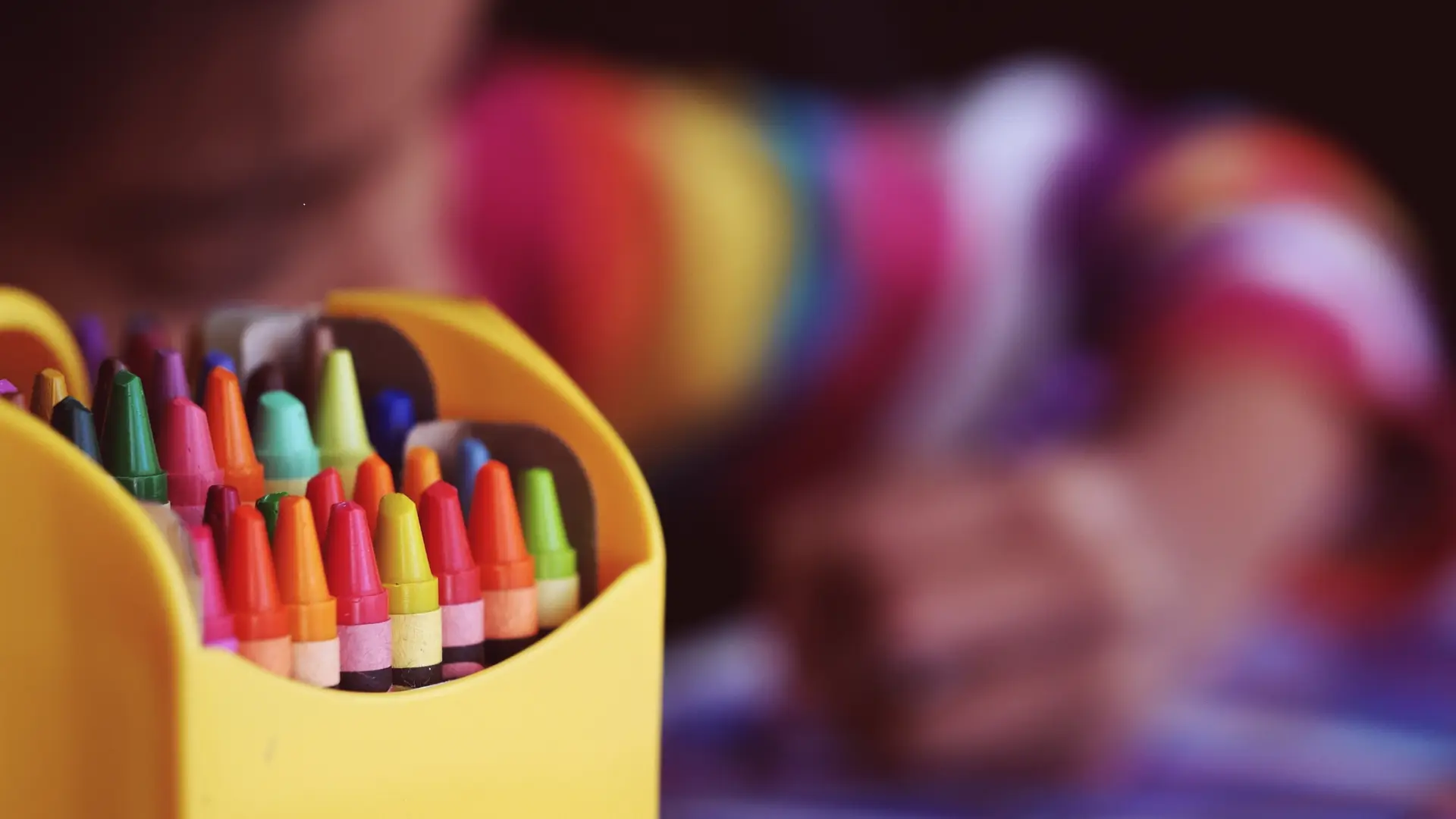 Há 63 surtos de covid-19 ativos em escolas