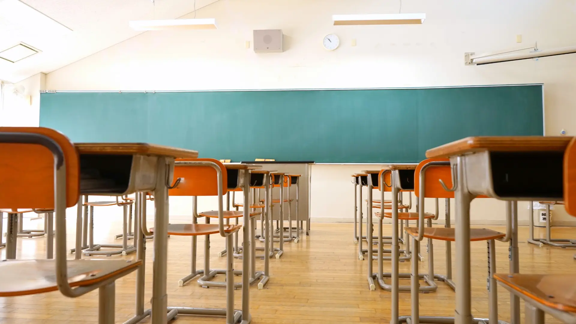 Diretores escolares aceitam aulas em casa para mais velhos e pedem vacinação de profissionais