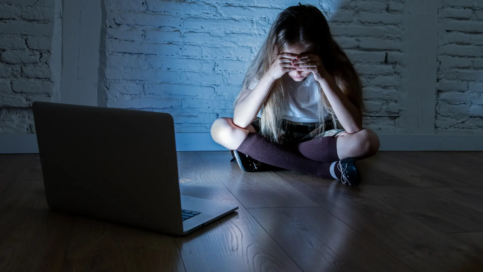 Maioria dos jovens vítimas de cyberbullying não procura ajuda dos adultos, alerta Ordem Psicólogos