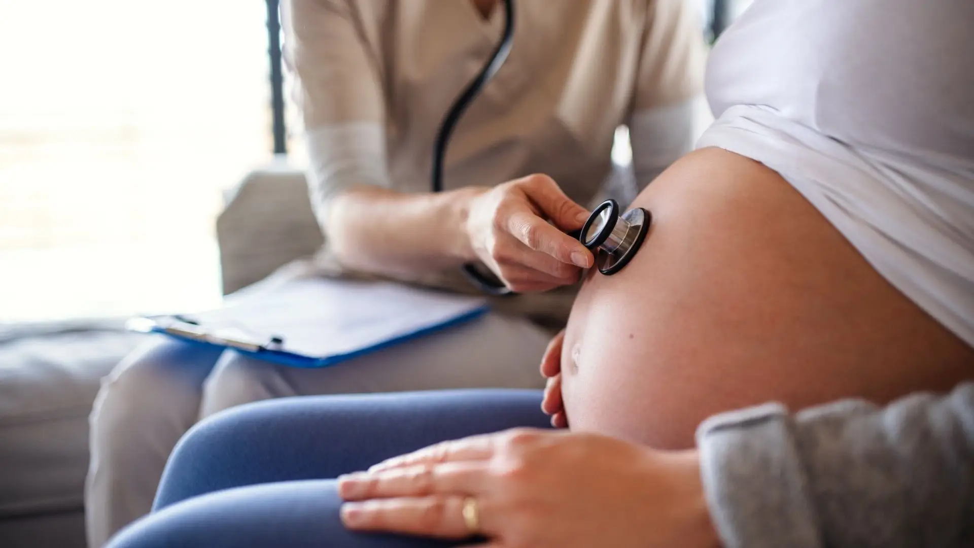 Que impacto está a ter a pandemia na gravidez e na maternidade?