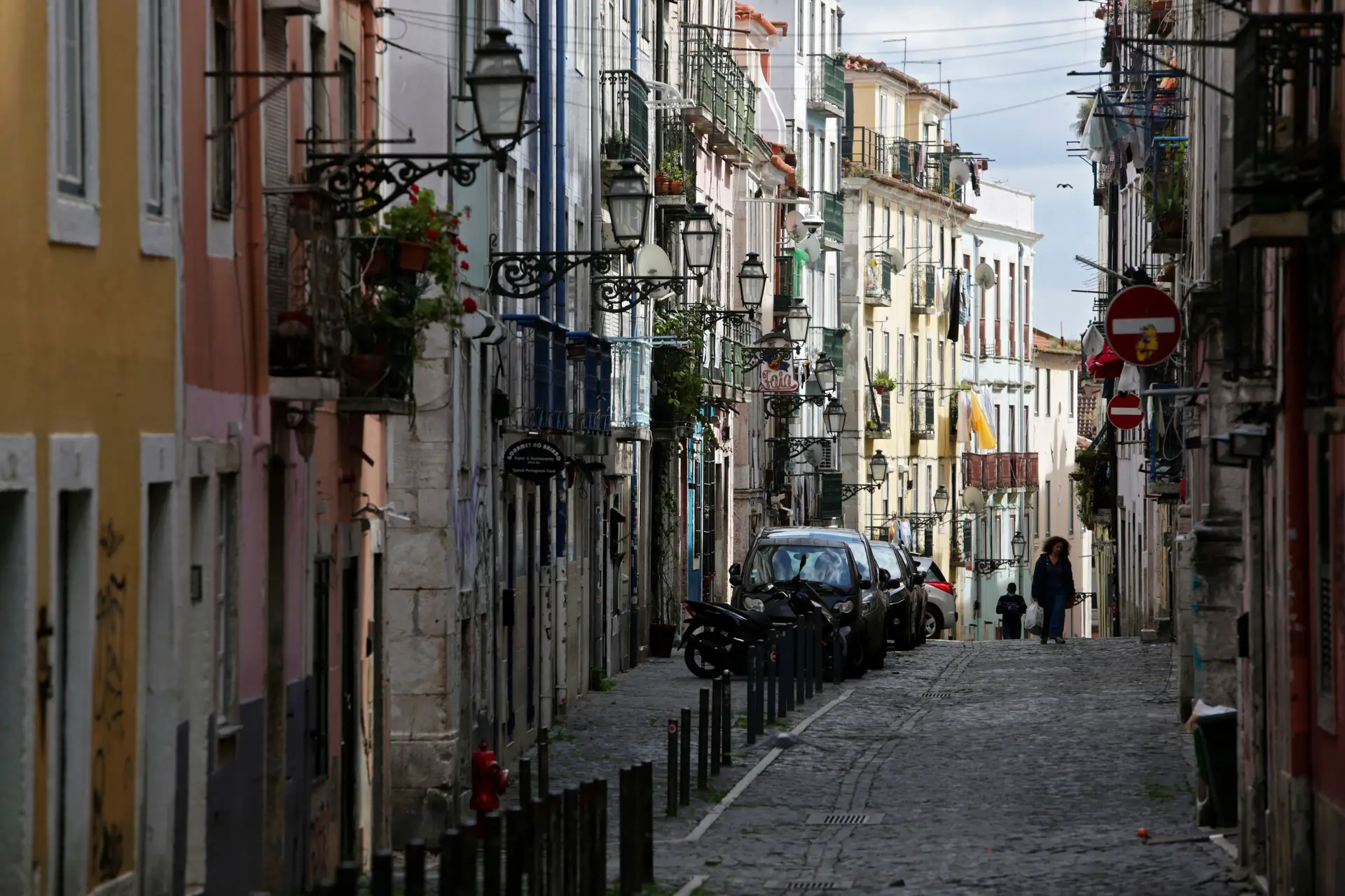 Criminalidade associada a ajuntamentos preocupa moradores e comerciantes do Bairro Alto