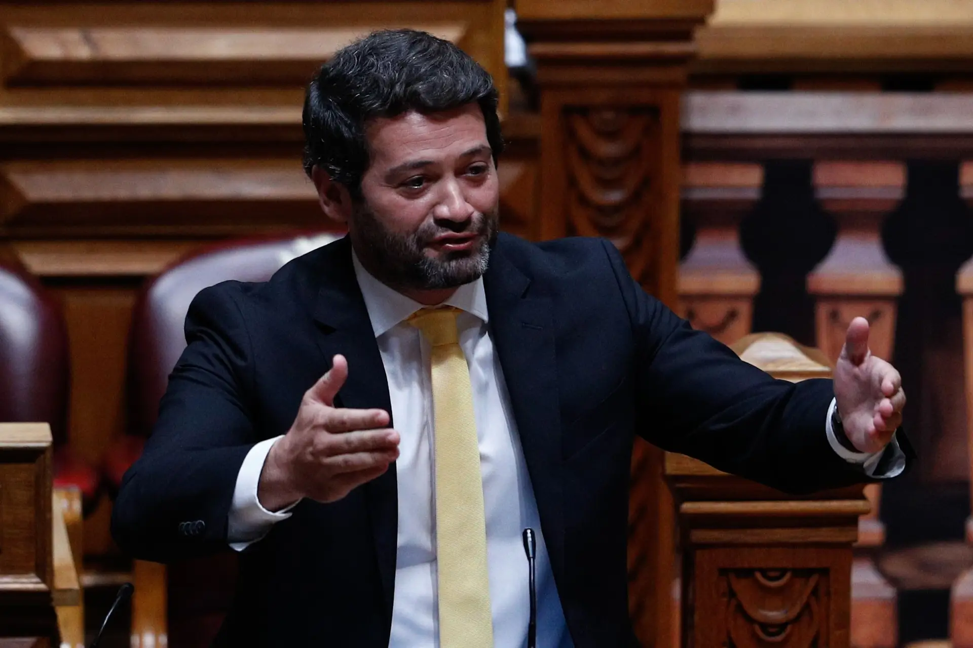 Presidenciais. Suspensão e substituição temporária de André Ventura no parlamento foi chumbada