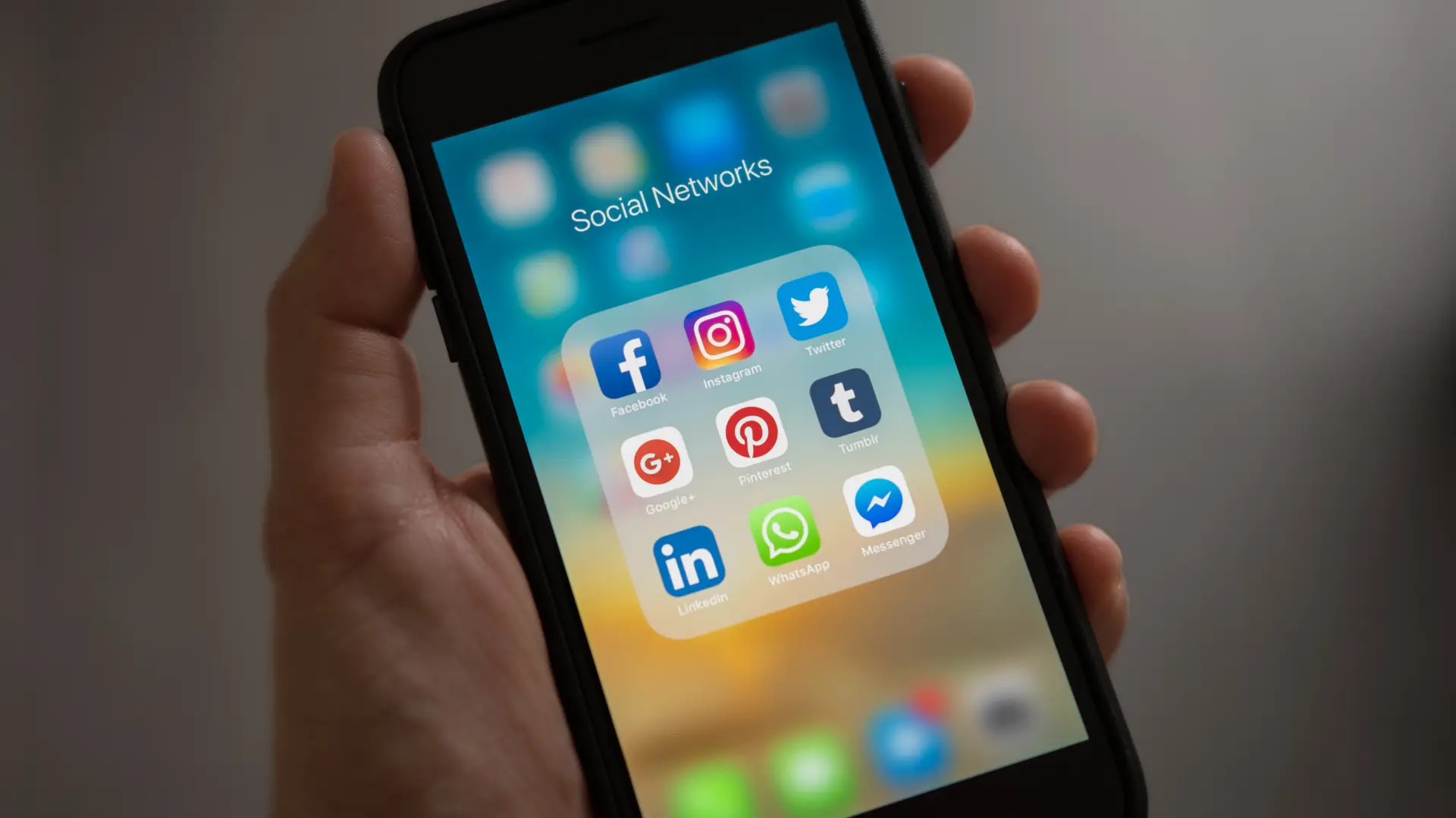 Portugueses passam 129 minutos por dia nas redes sociais