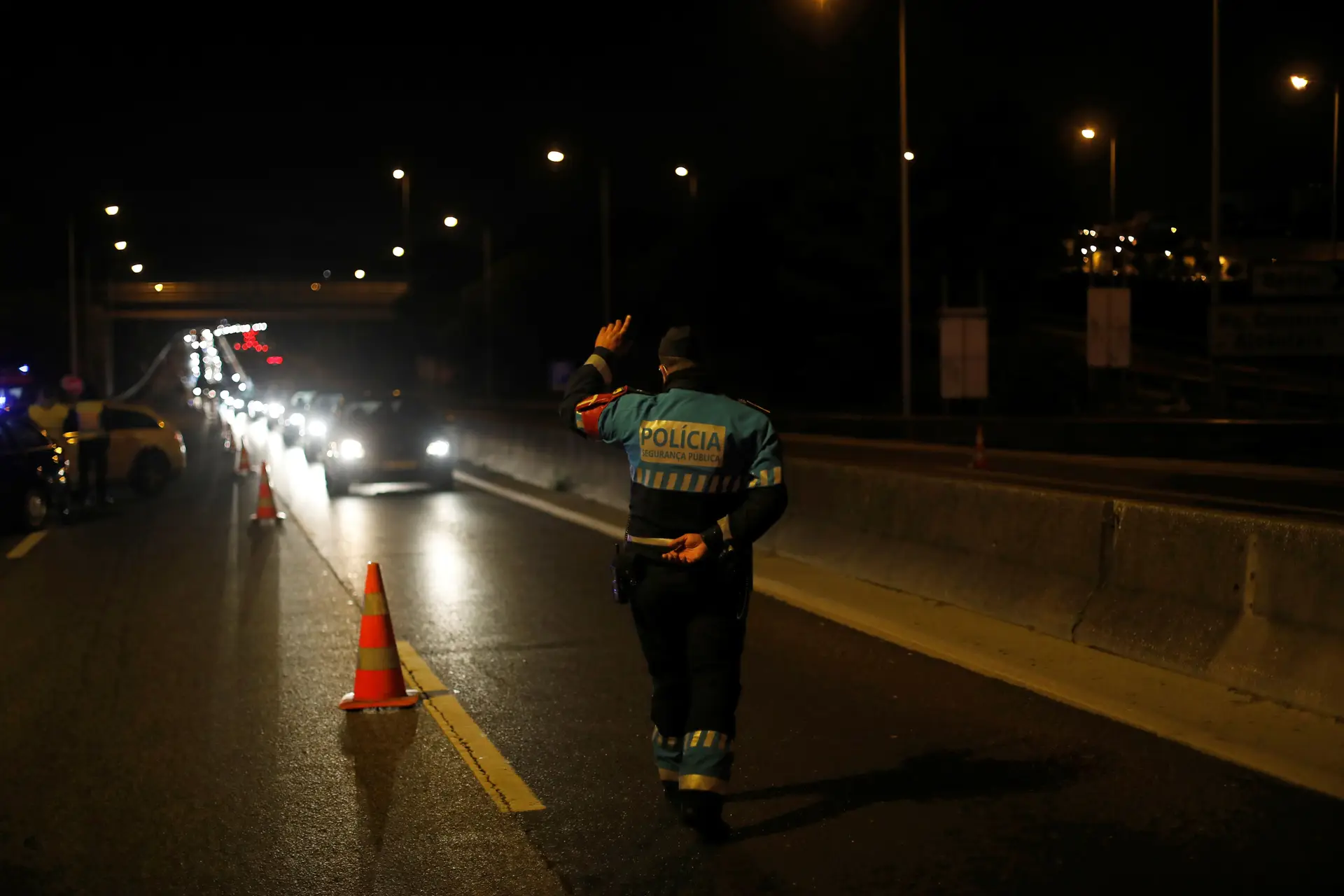 Covid-19. Recolher obrigatório entre as medidas propostas pelo Governo 