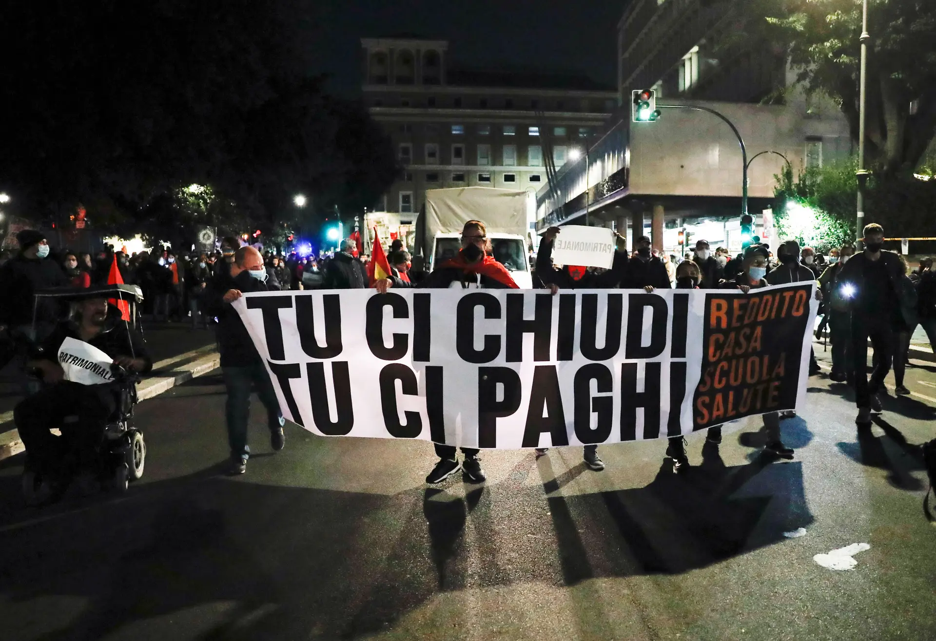 Protesto em Roma, Itália, contra as novas restrições.