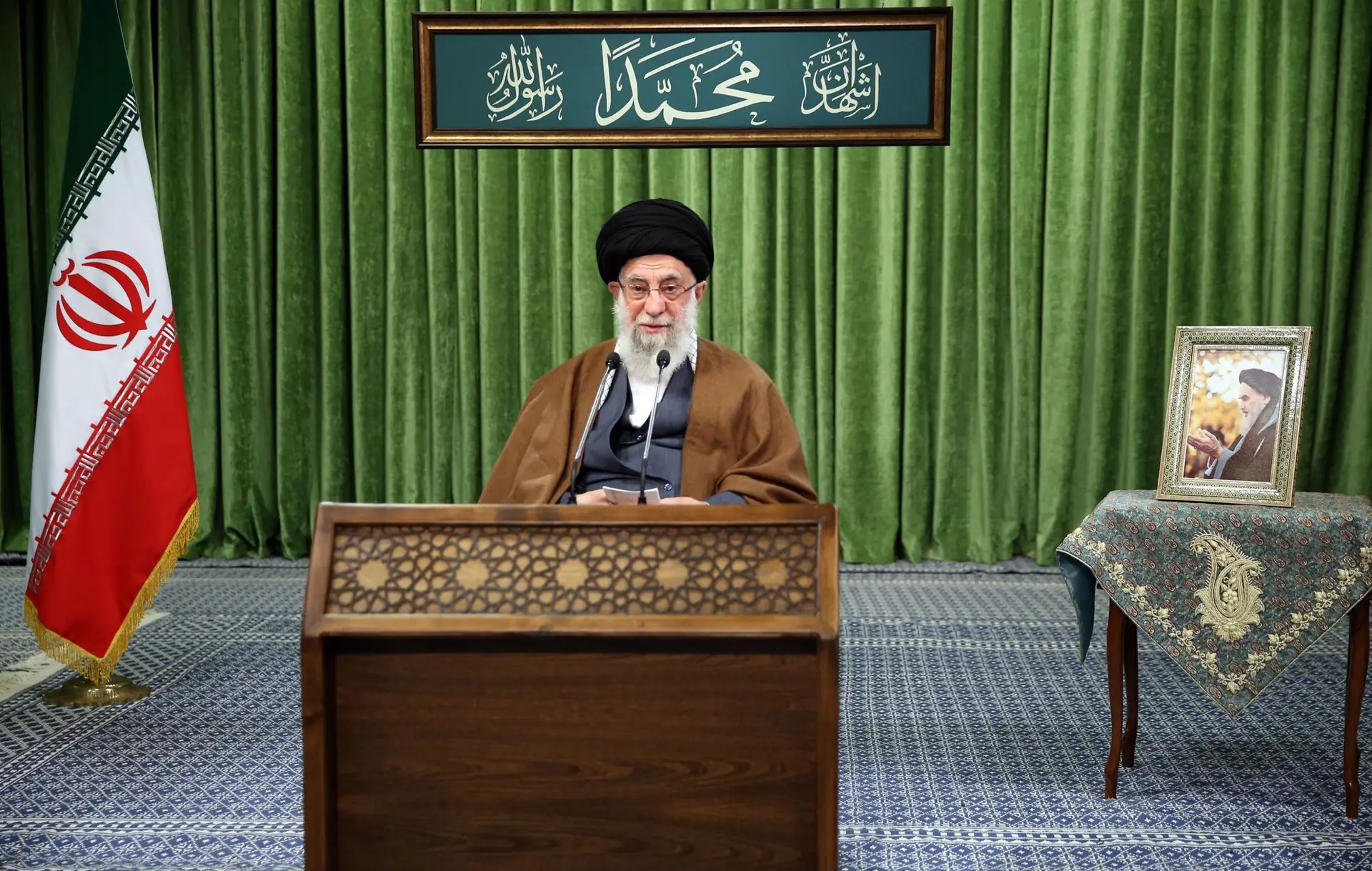 Política do Irão em relação aos EUA não mudará ganhe Trump ou Biden, diz Khamenei