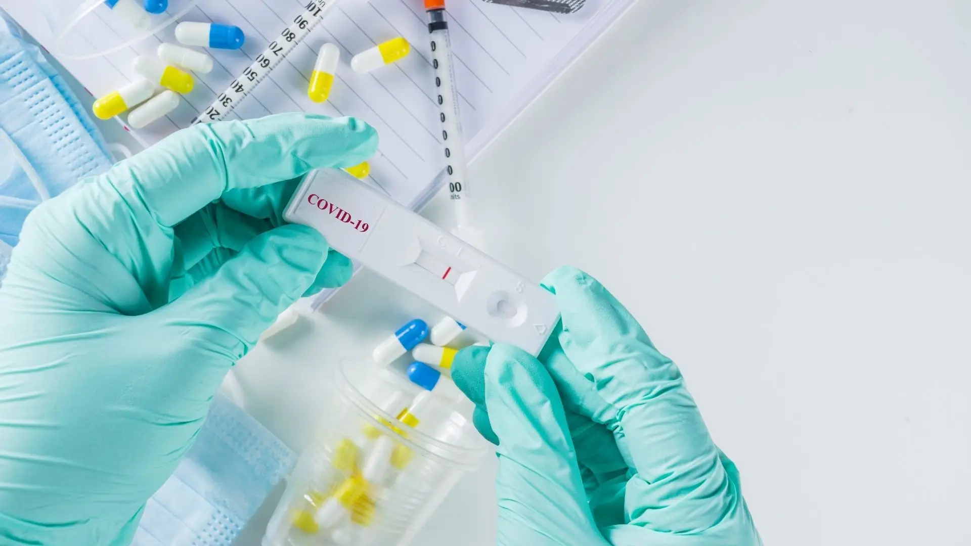 Covid-19: Testes rápidos podem ser exigidos nas escolas e nas chegadas aéreas