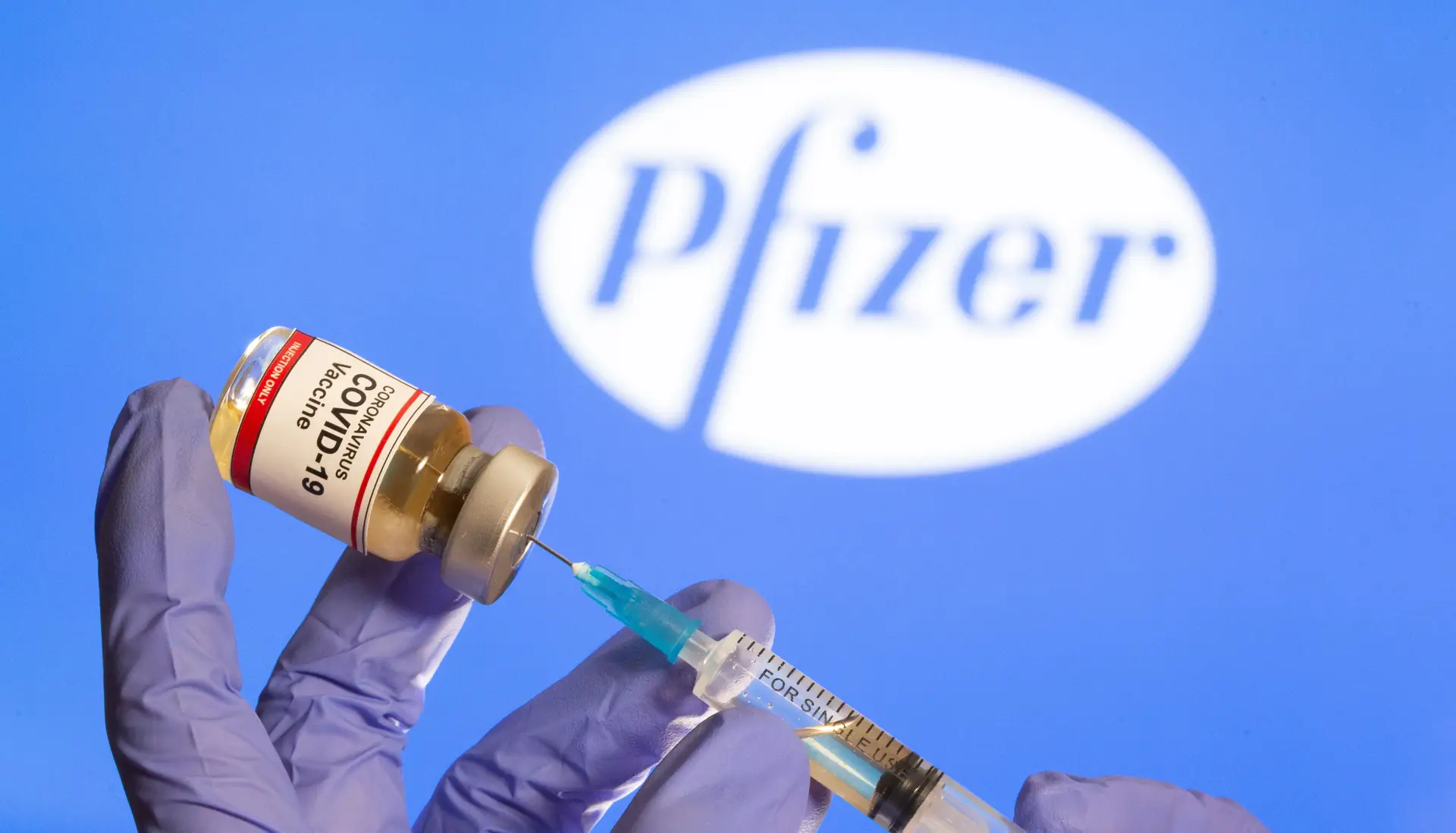 Covid-19. Bruxelas vai encomendar 300 milhões de doses de vacina da Pfizer para a União Europeia