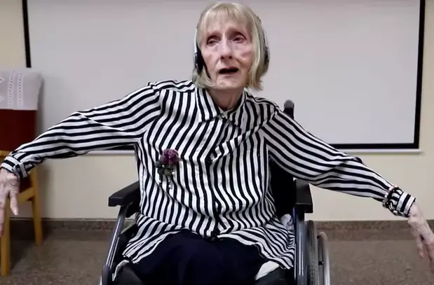 Música transporta bailarina com Alzheimer de volta aos palcos
