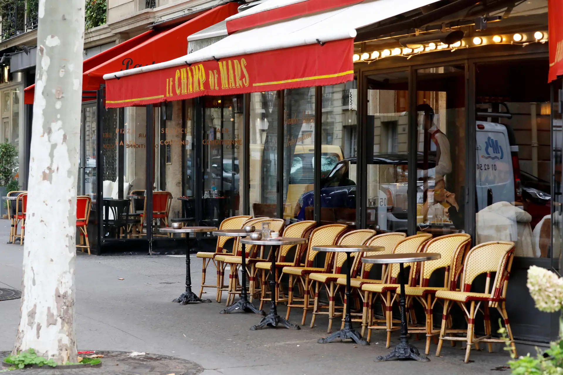 Covid-19. Restaurantes franceses recorrem para a justiça da ordem de encerramento