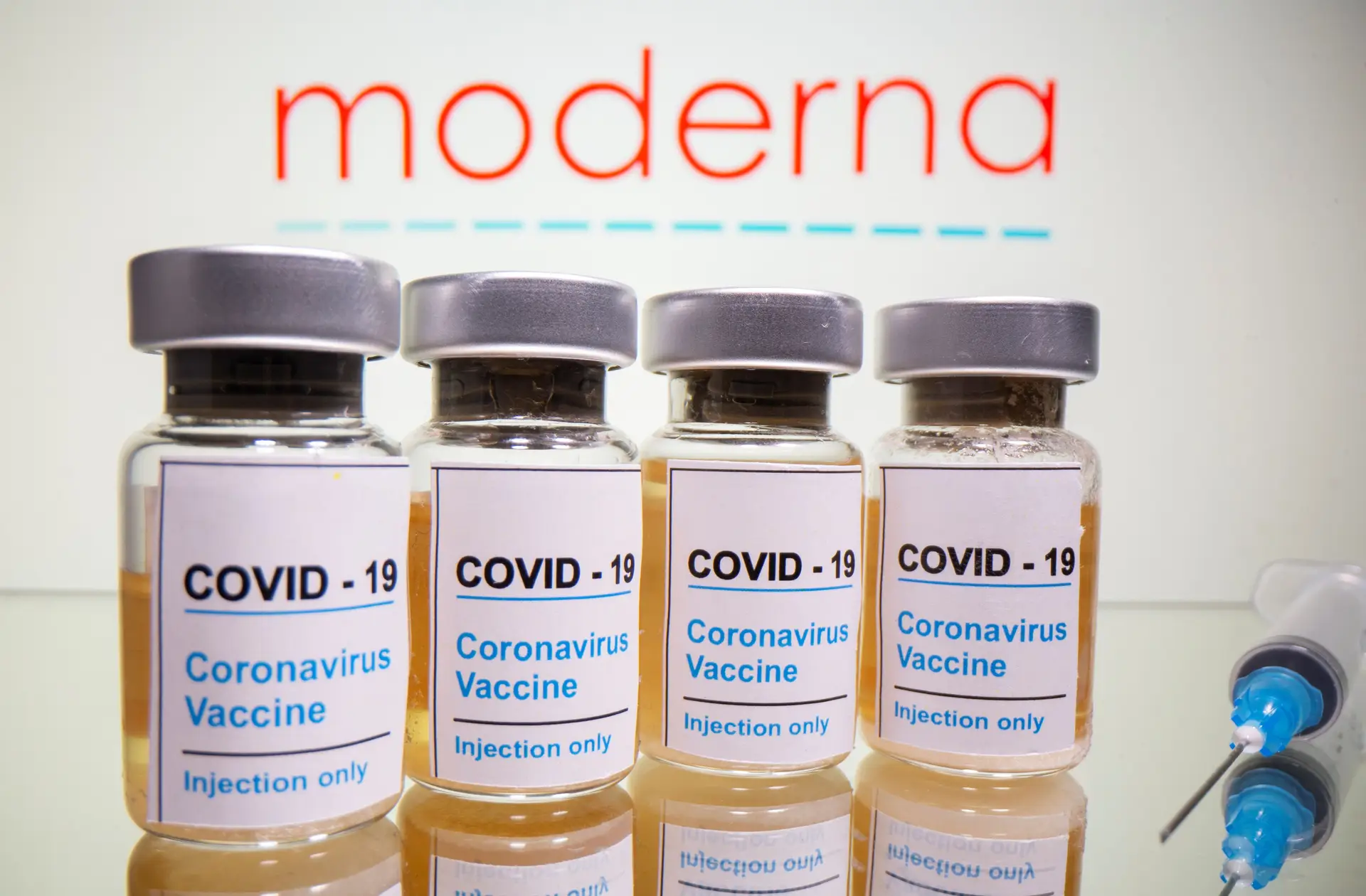 Covid-19. Farmacêutica Recipharm assina carta de intenção com Moderna para produzir vacina em França