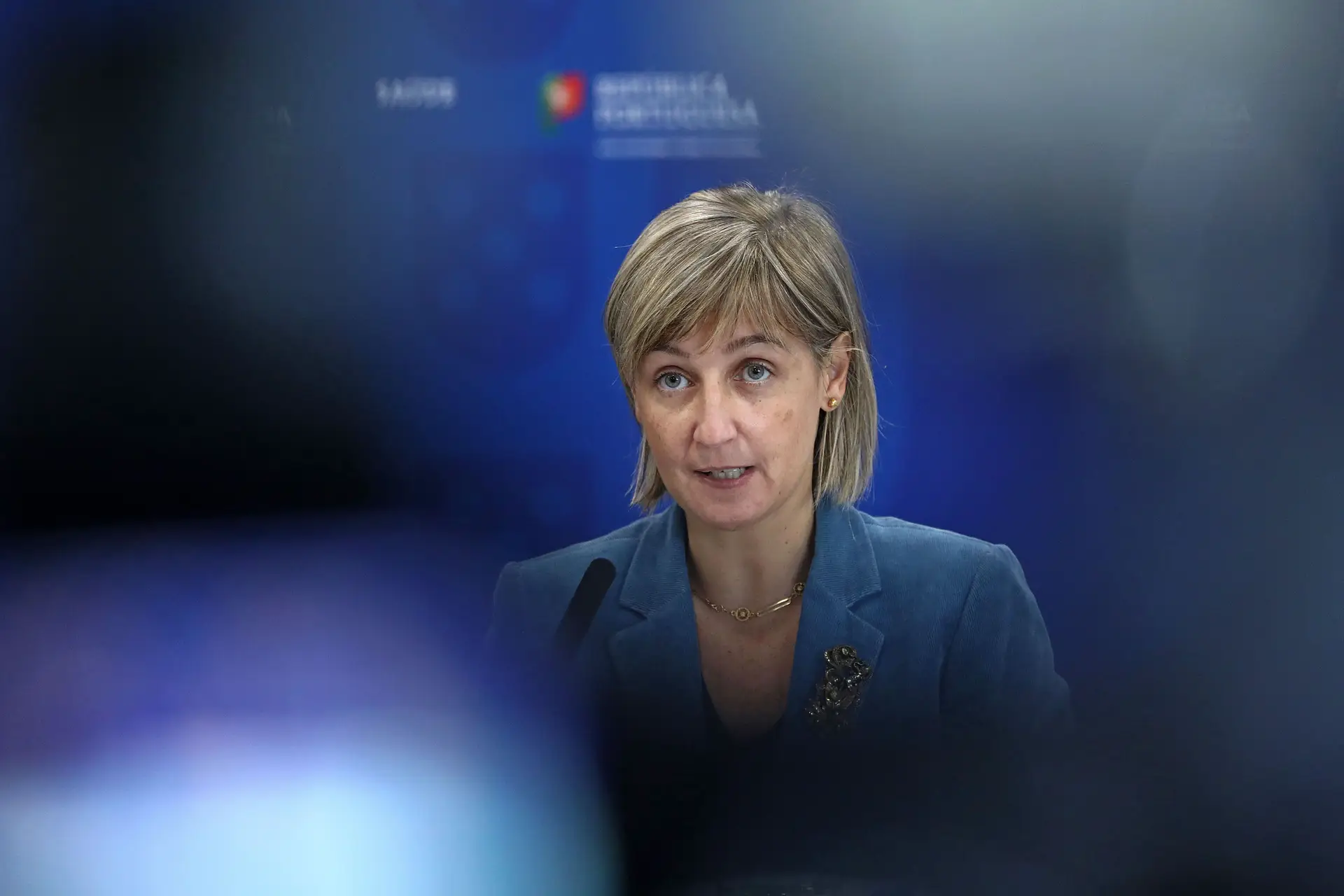 Ministra da Saúde admite que todas as escolas podem fechar de imediato