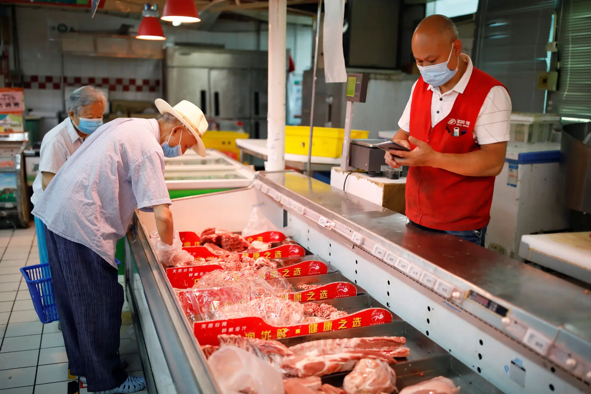 Covid-19. China volta a detetar vírus em produtos congelados oriundos do Brasil