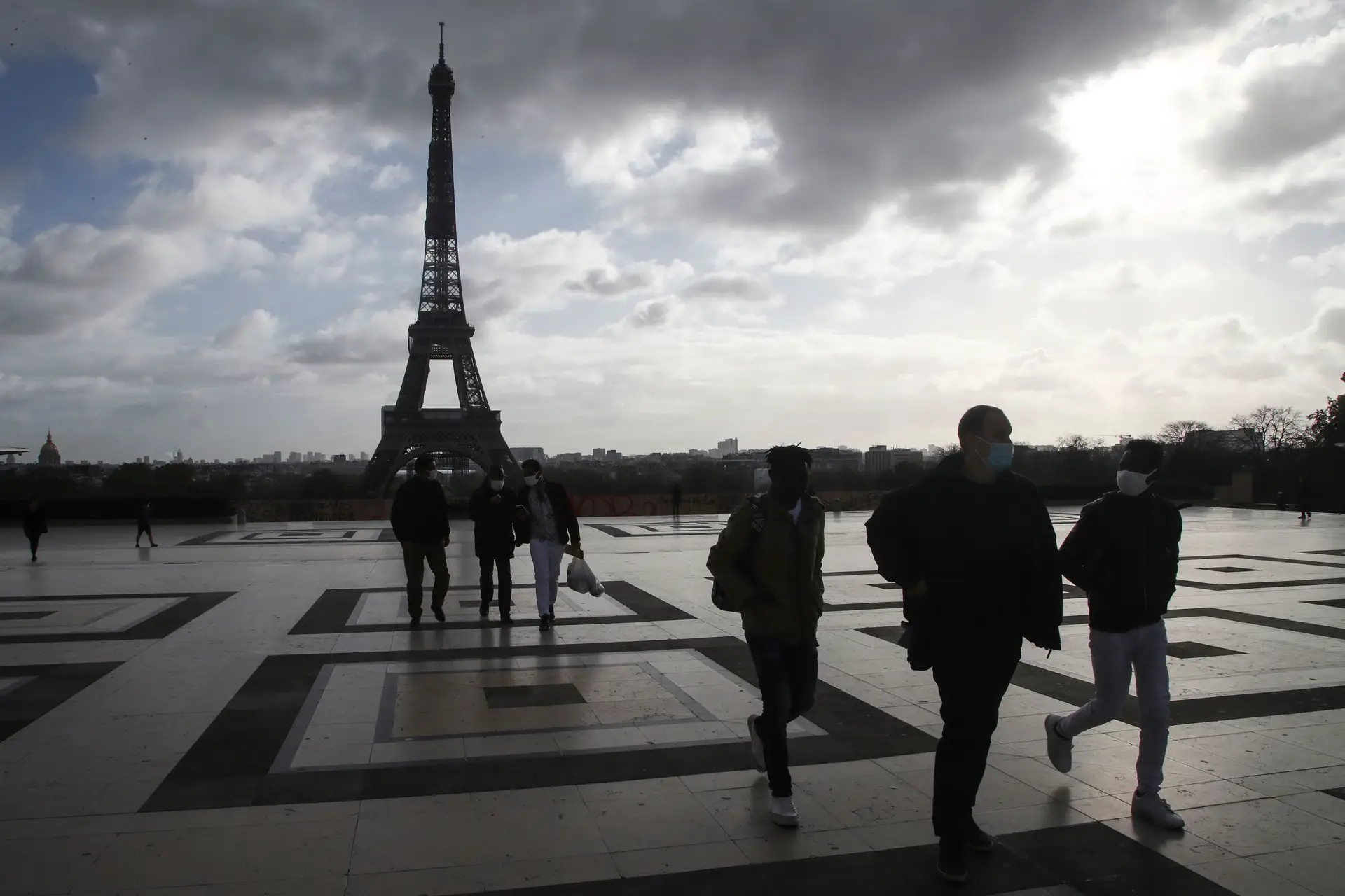 Covid-19. Detetada variante do Reino Unido em França