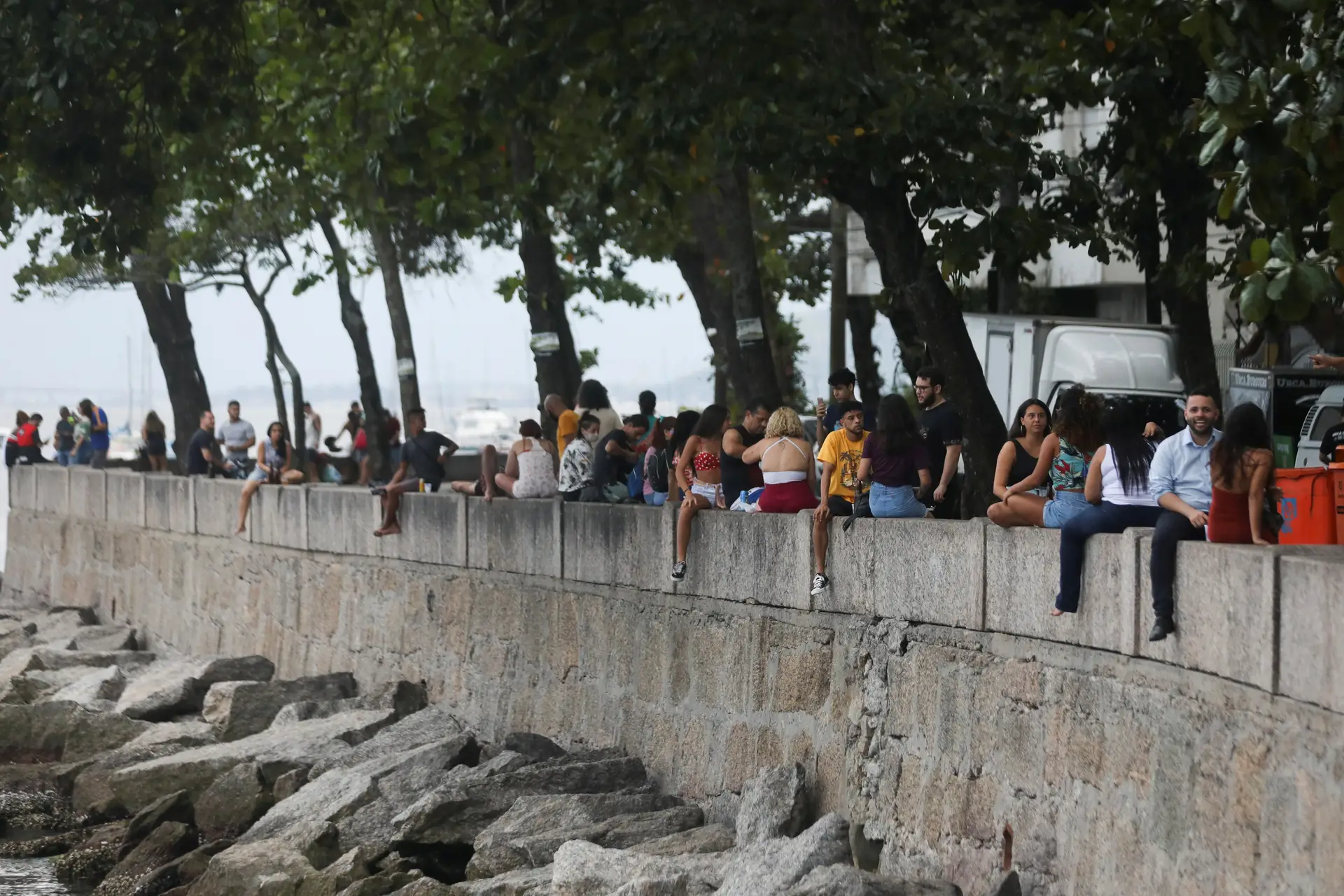 Covid-19. Brasil regista 697 mortes e volta a ultrapassar 50 mil novos casos diários