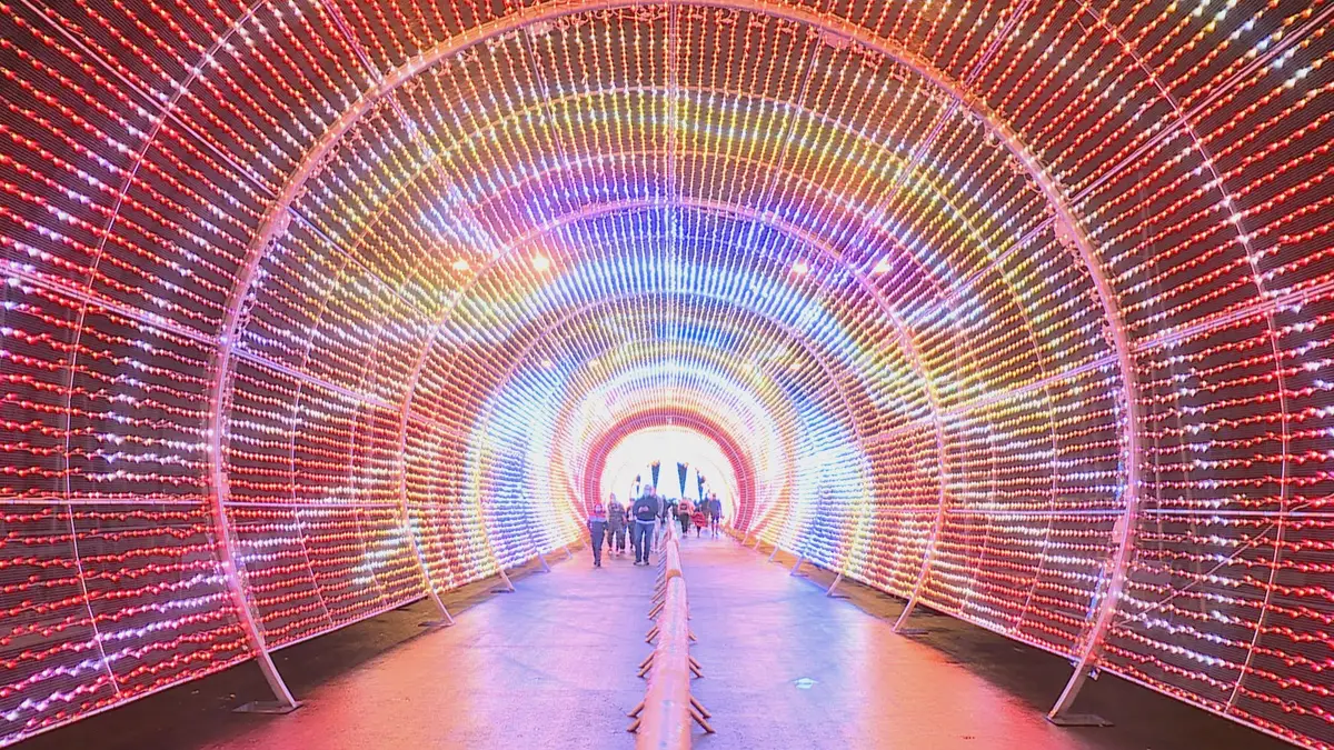 Túnel de luz no cais do Funchal volta a ser grande atracção —