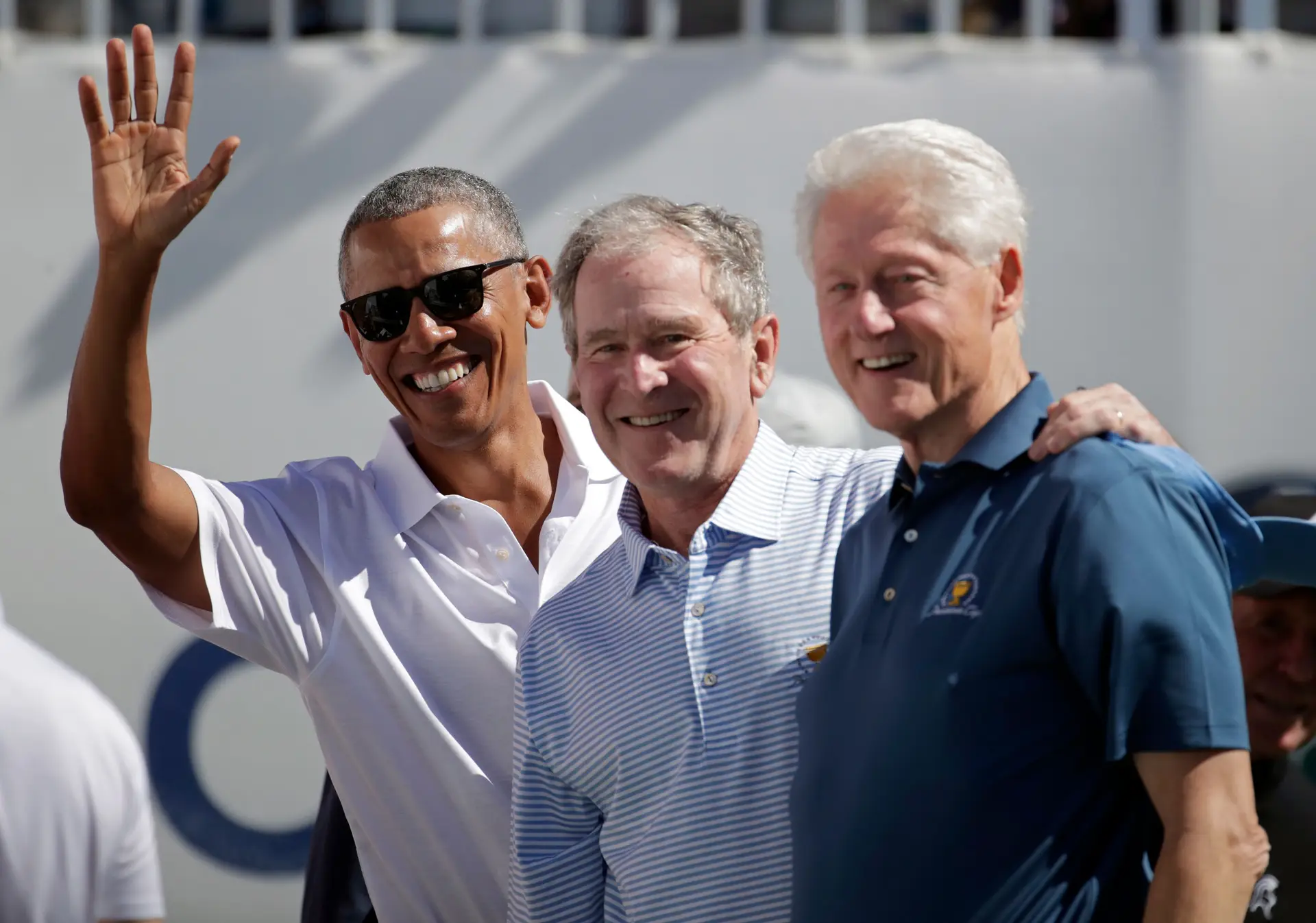 Covid-19. Obama, Bush e Clinton querem levar vacina em direto na televisão