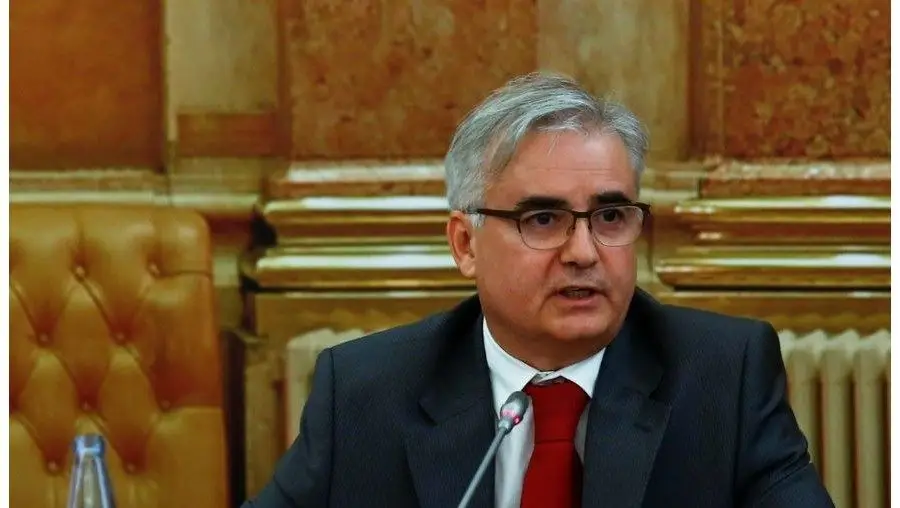 O jornalista Pedro Camacho morreu a 5 de dezembro aos 59 anos vítima da covid-19. Esteve internado cinco semanas no Hospital de Cascais devido ao novo coronavírus. Não resistiu às complicações da covid-19 agravadas por duas infeções causadas por bactérias hospitalares.