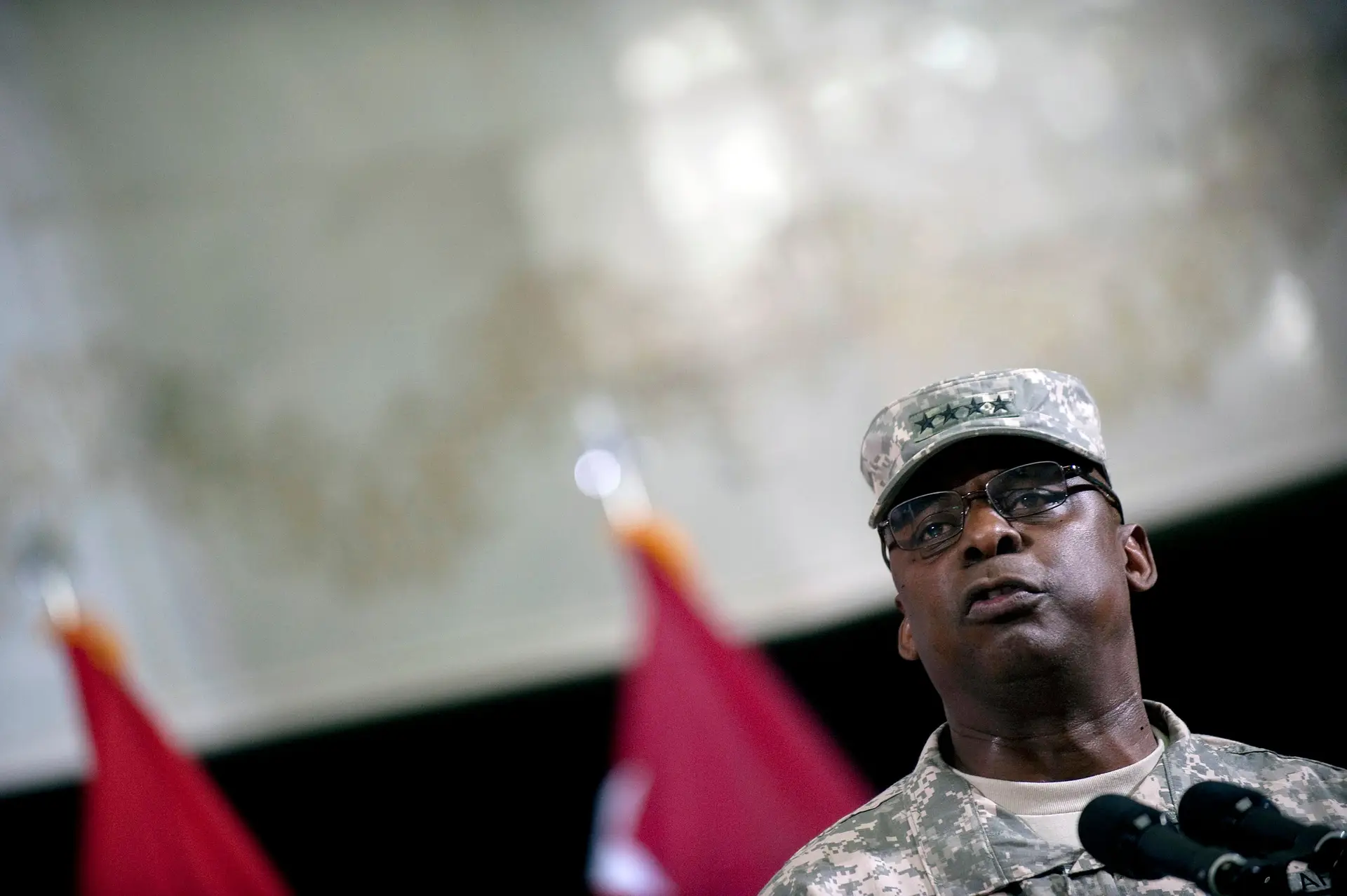 Biden deverá escolher ex-general negro para chefiar Defesa dos EUA e Pentágono