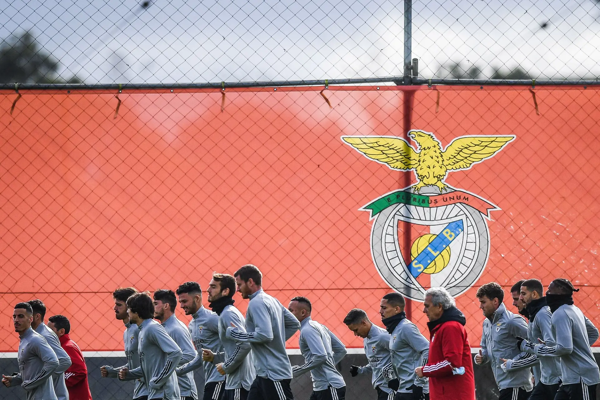 Benfica em busca do 84.º título na Supertaça
