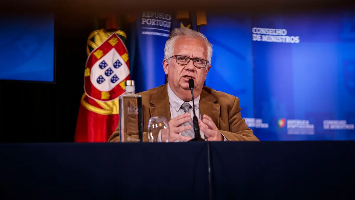 O ministro da Administração Interna, Eduardo Cabrita, durante uma conferência de imprensa após reunião do Conselho de Ministros, no Palácio da Ajuda, em Lisboa. O Estado português vai pagar uma indemnização à família do cidadão ucraniano que foi morto em 12 de março em instalações do Serviço de Estrangeiros e Fronteiras (SEF) no aeroporto de Lisboa.