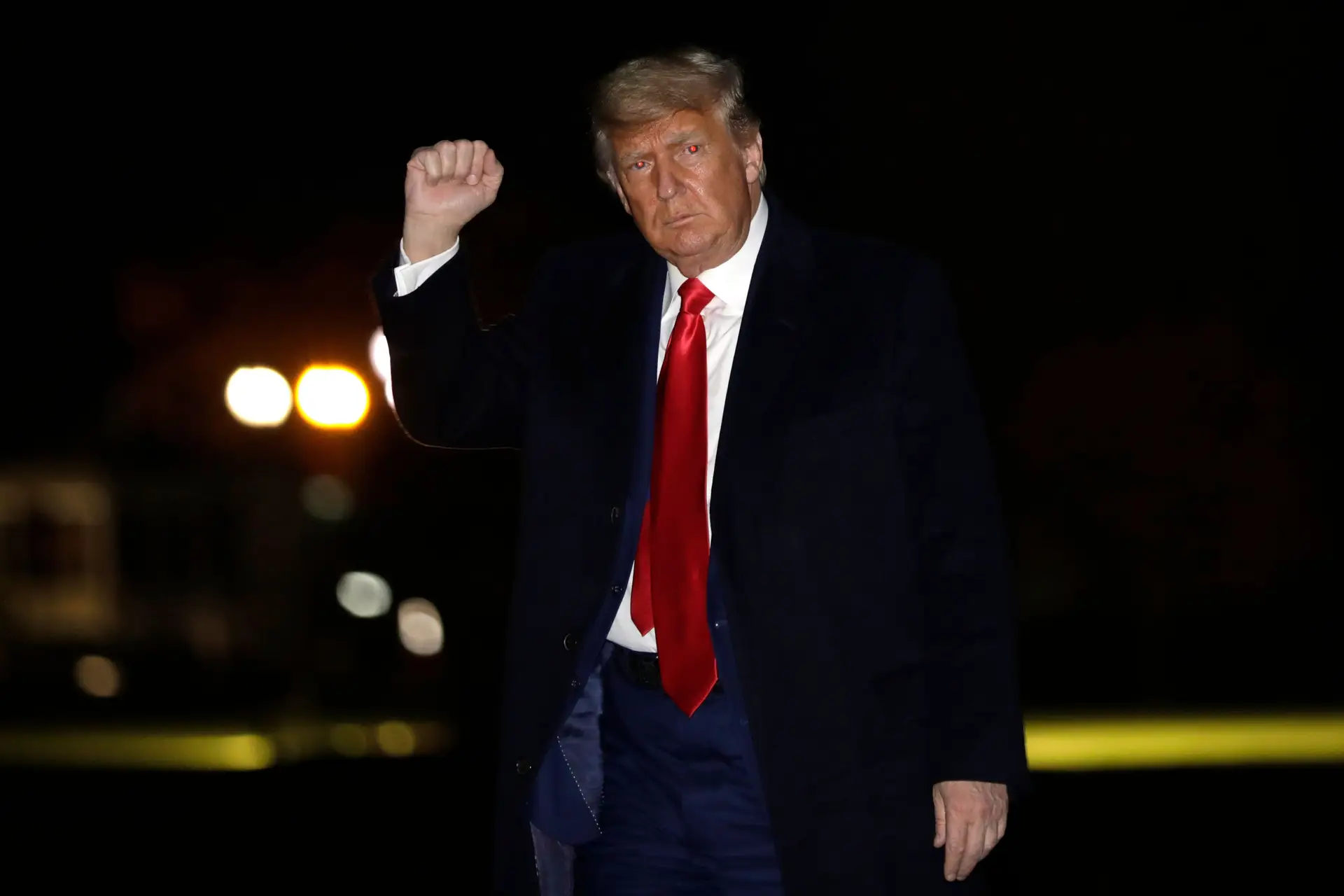 Trump diz estar preocupado que os EUA tenham um "Presidente ilegítimo" 