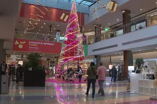 Milhares de pessoas nos centros comerciais de Oeiras este fim de semana 