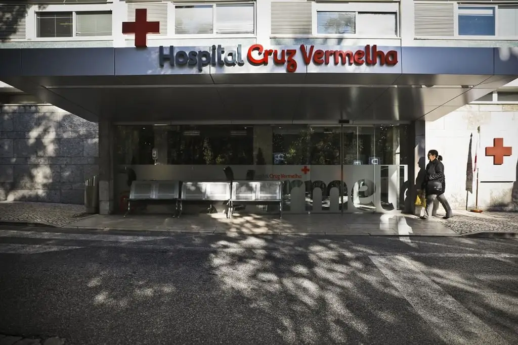 Covid-19: MP arquiva caso sobre alegadas irregularidades na vacinação no Hospital da Cruz Vermelha