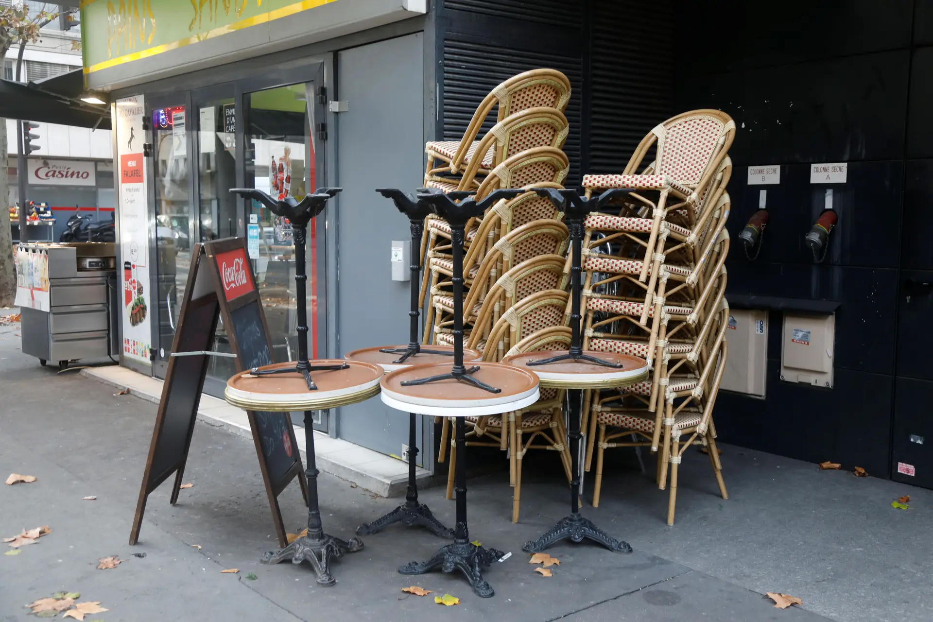 Covid-19. Bares e restaurantes em França só reabrem a partir de fevereiro