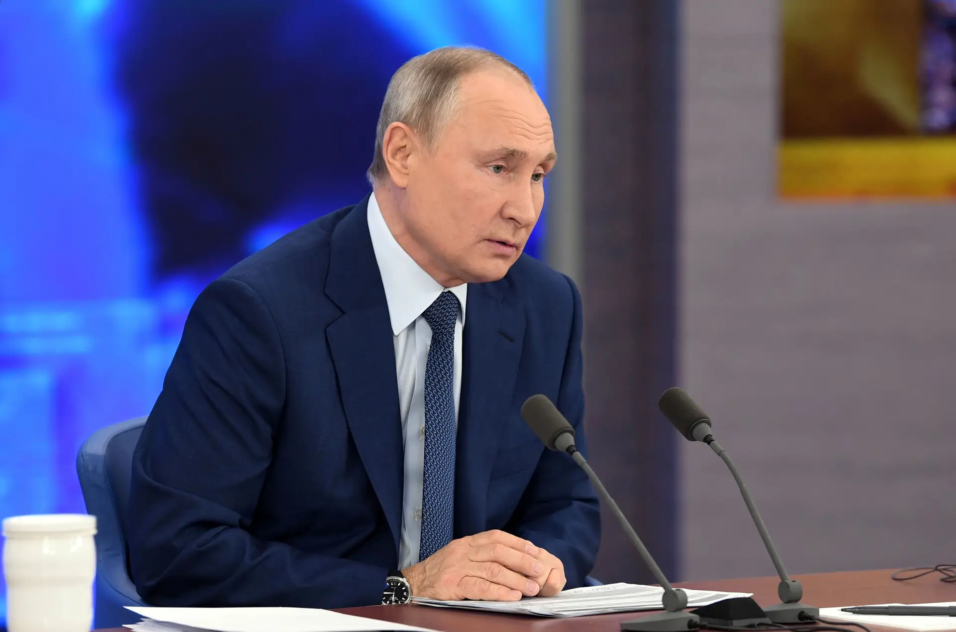 Presidente russo Vladimir Putin assina lei que lhe poderá permitir cumprir mais dois mandatos