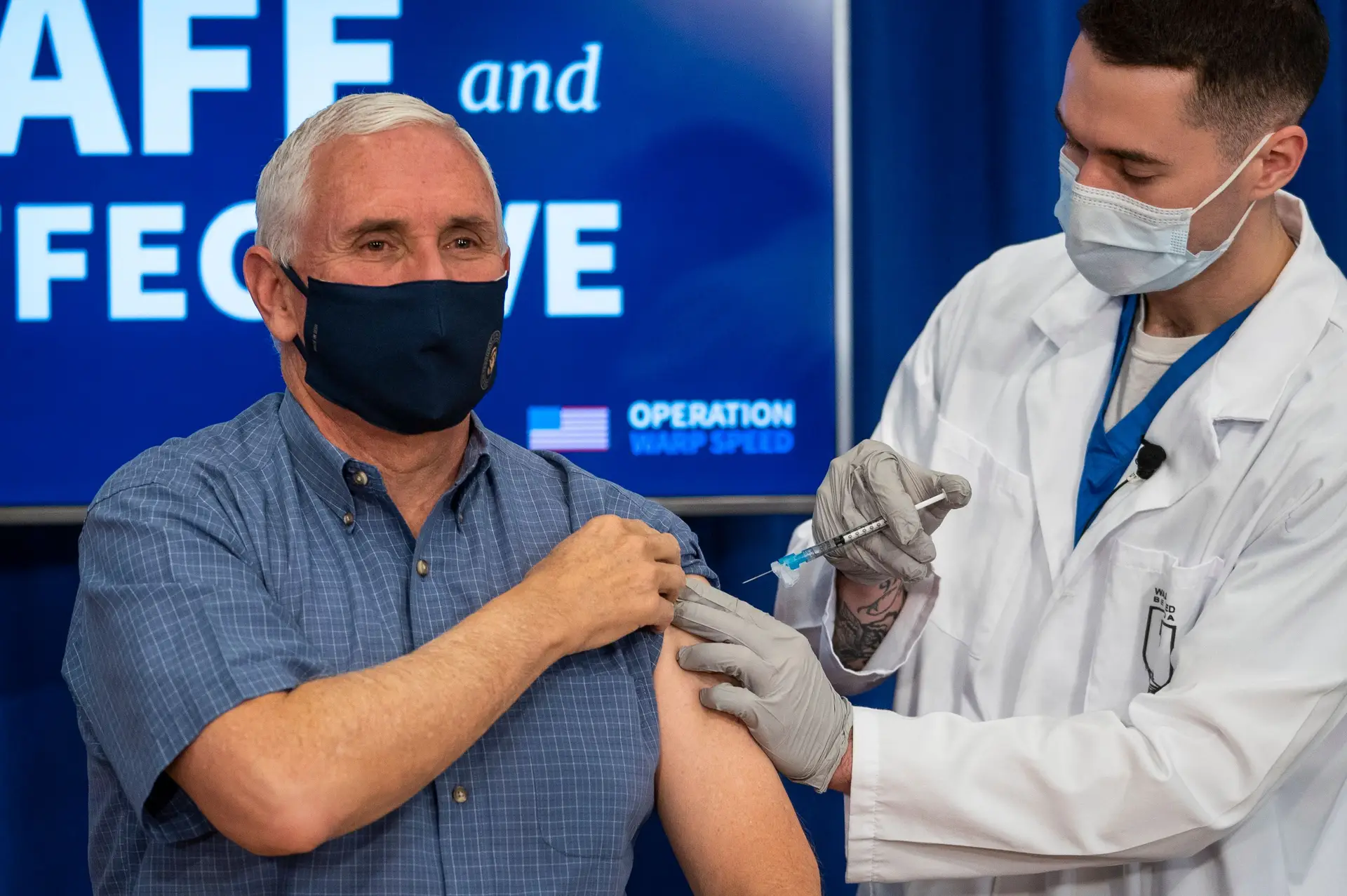 Covid-19. Mike Pence vacina-se "em público" para "reforçar confiança"