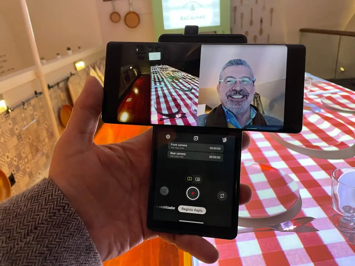 O LG Wing é um dos telefones que permite usar duas câmaras ao mesmo tempo, mas de uma forma ainda mais interessante