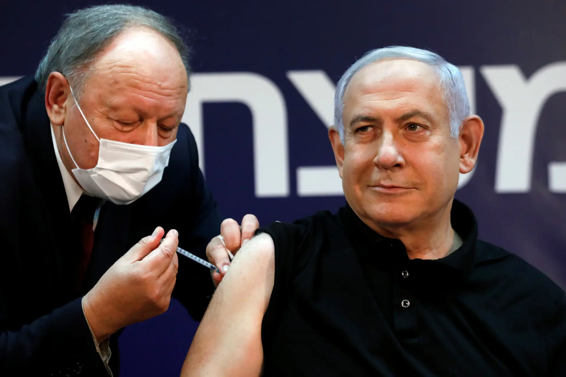 Covid-19. Benjamin Netanyahu inaugura campanha de vacinação