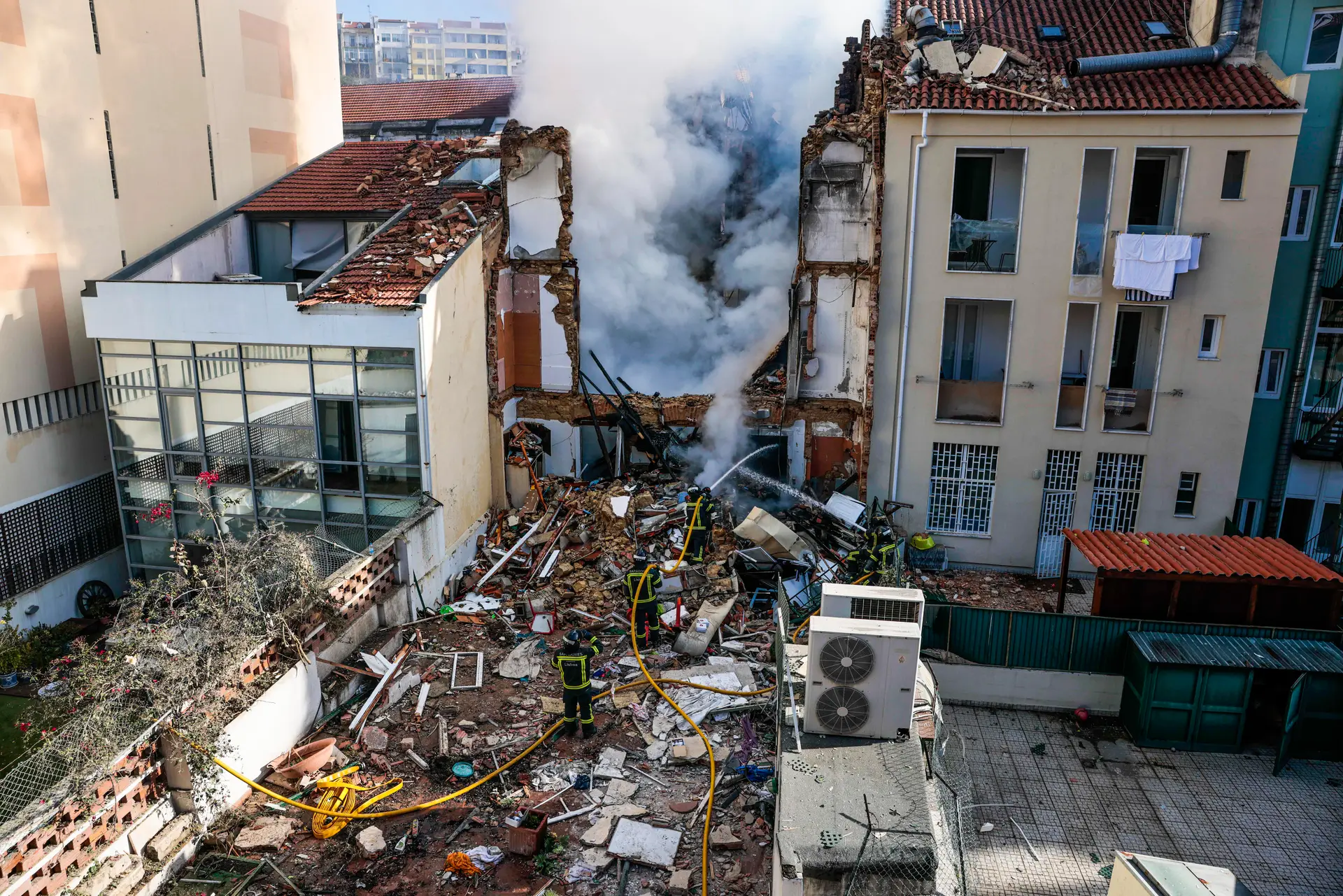 Prédio desabou em Lisboa após uma explosão