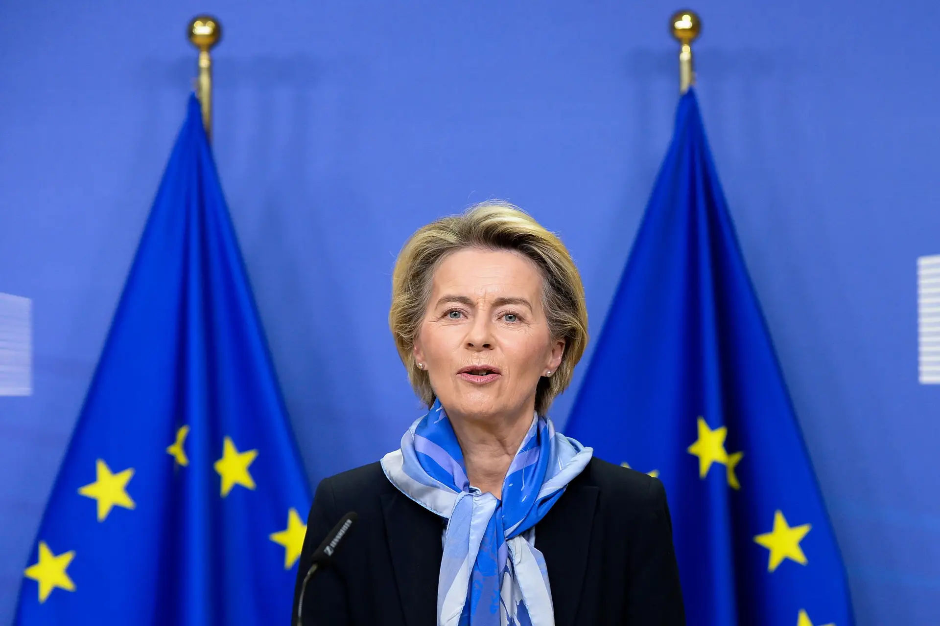 Covid-19. Comissão Europeia dá luz verde à vacina da Pfizer