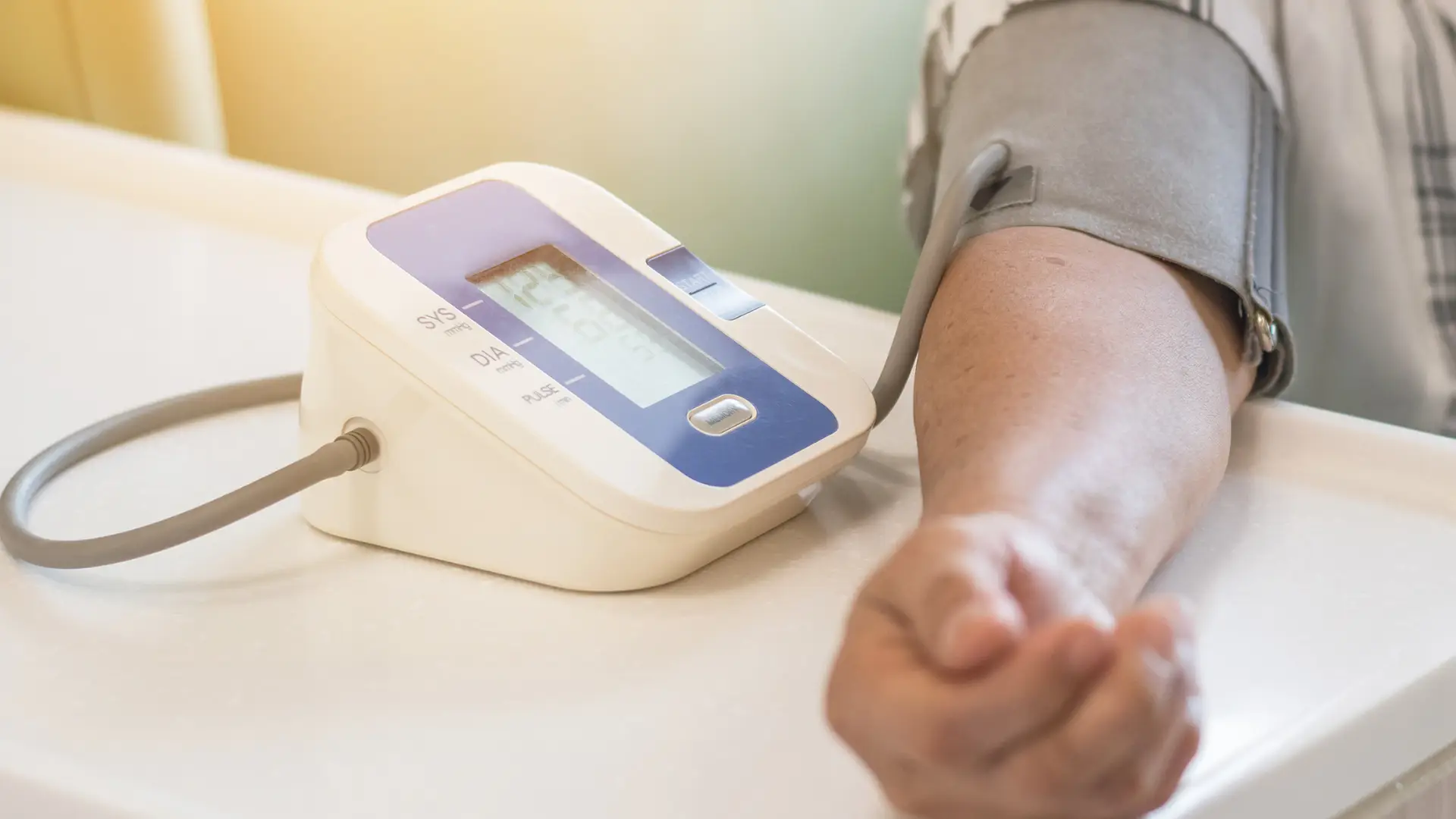 Pessoas com tensão arterial diferente em cada um dos braços têm maior risco de sofrer ataque cardíaco