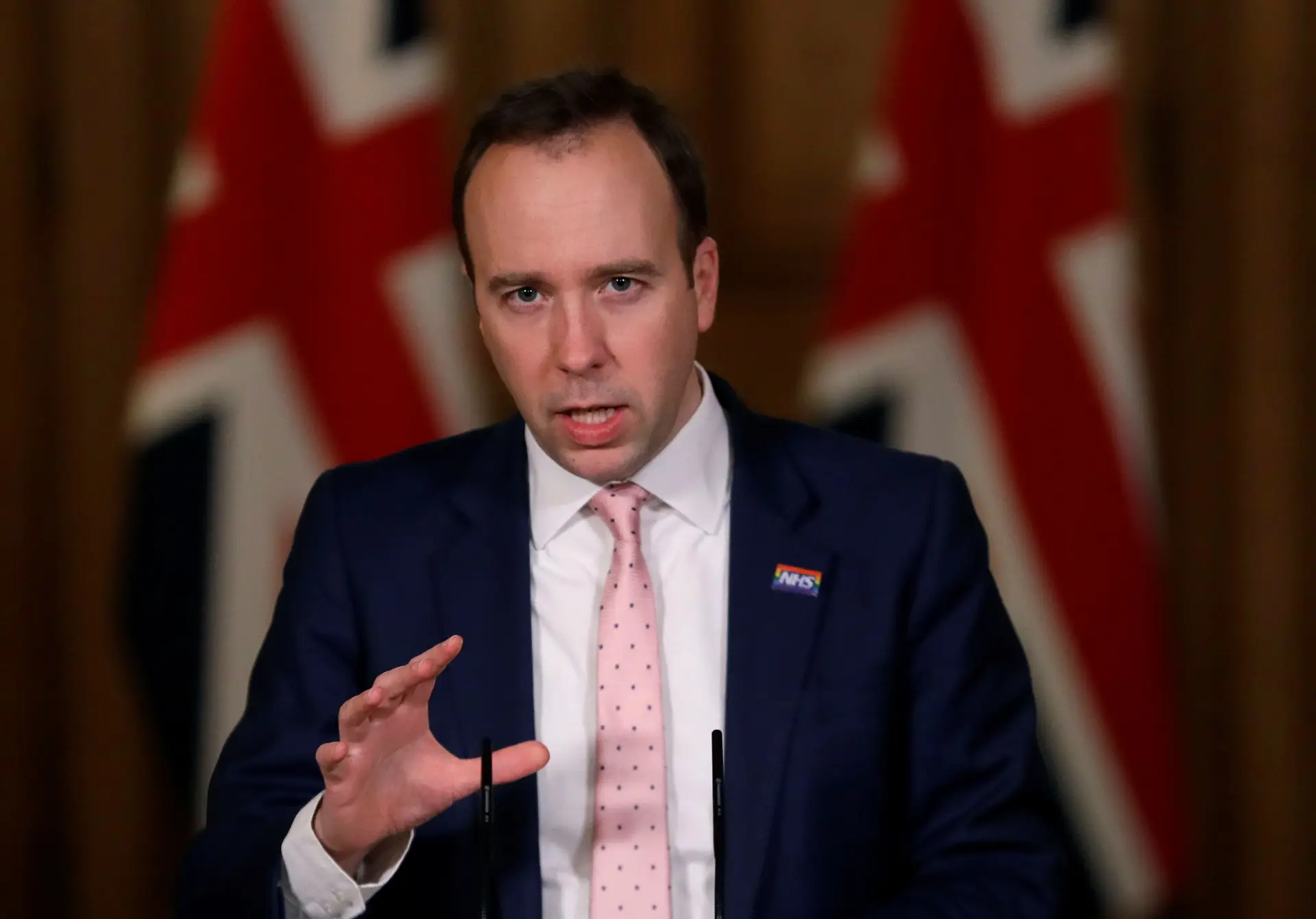 Covid-19. Ministro da Saúde britânico demite-se