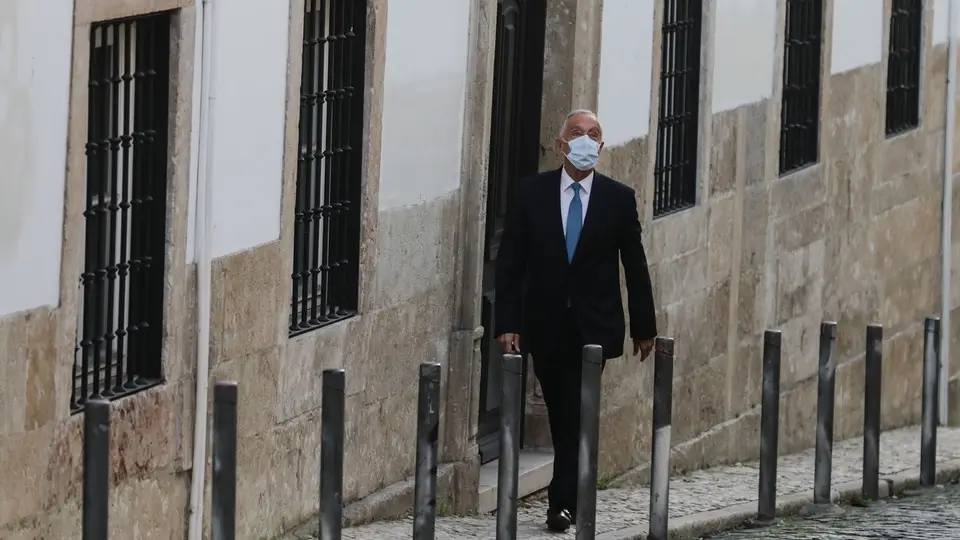 O candidato às eleições presidenciais, Marcelo Rebelo de Sousa, chega para a entrega das assinaturas de formalização da sua candidatura, no Tribunal Constitucional em Lisboa