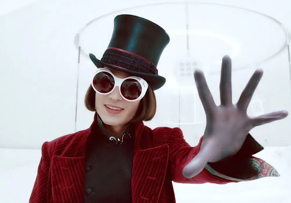 Johnny Depp no papel de Willy Wonka, ou a arte da fábula segundo Tim Burton.