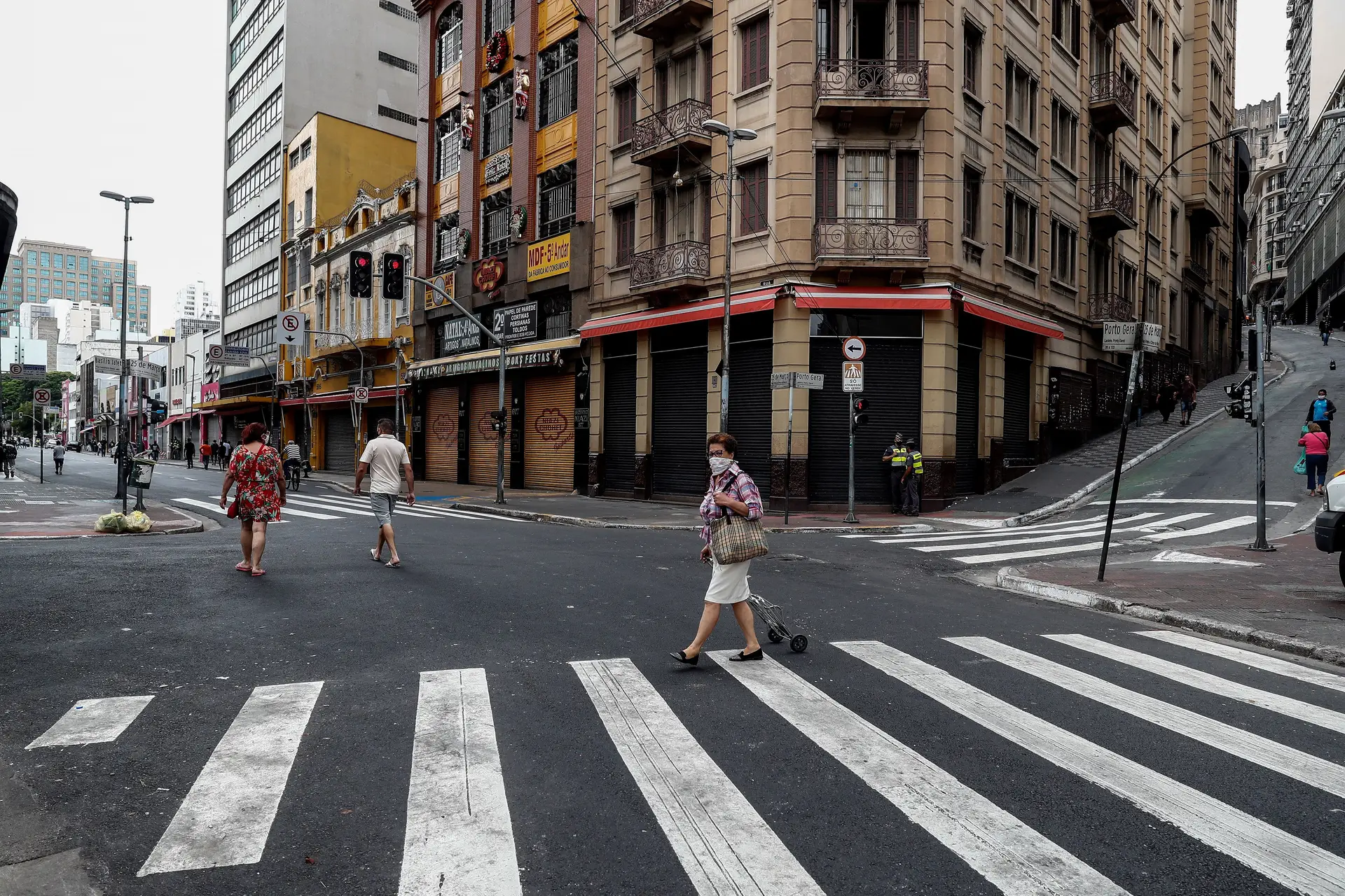 Covid-19. Brasil regista 191.570 mortes e mais de 7,5 milhões de casos