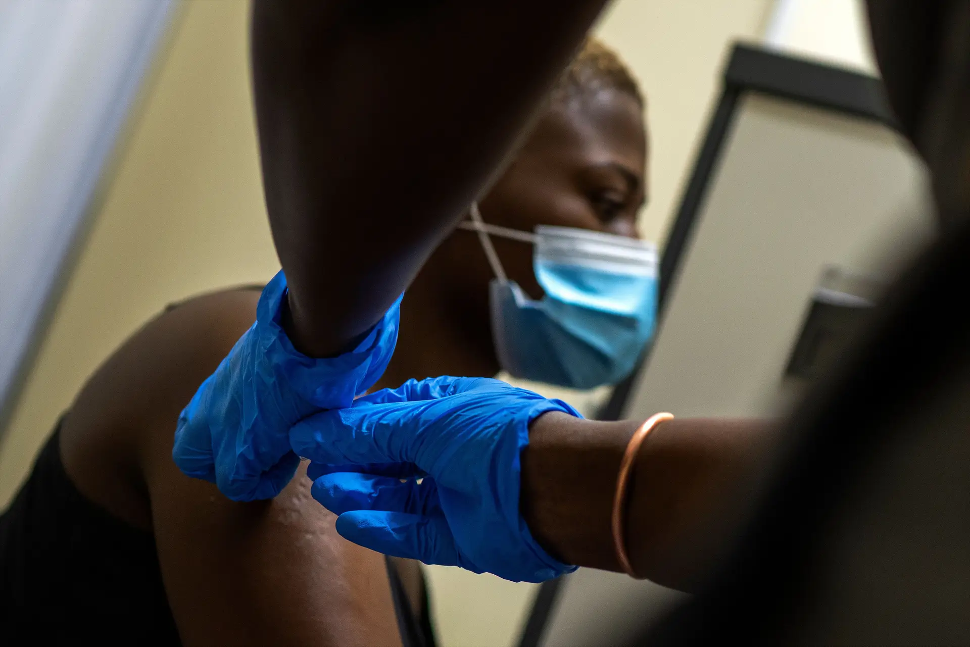 Vacina da AstraZeneca tem apenas 10% de eficácia contra a variante sul-africana do coronavírus