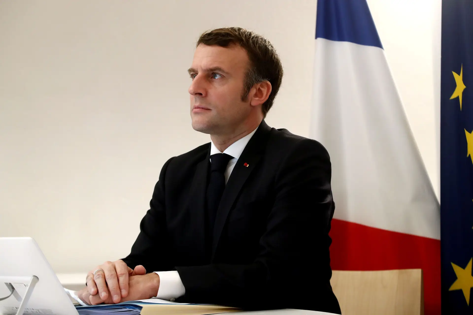 Covid-19. Macron diz que vacinação não vai ser lenta mas coloca segurança como prioridade